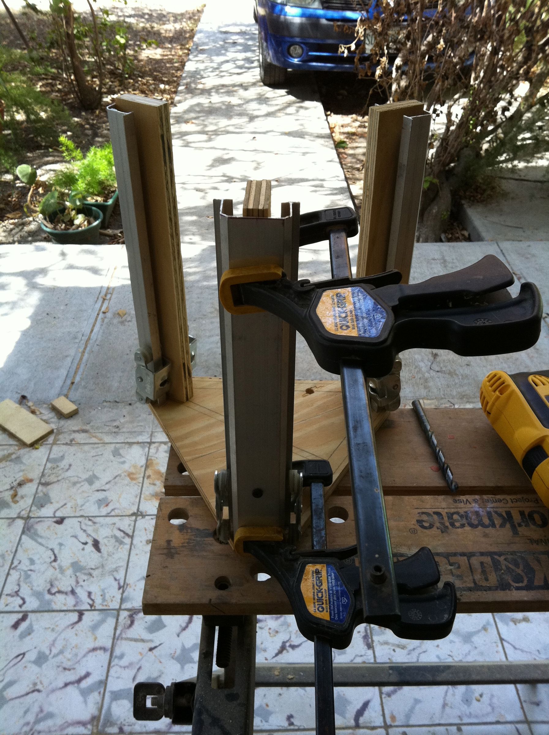 Make a Router Lift Out of Recycled Closet Door Rails. 12 Steps (with