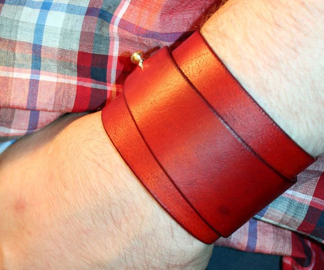 Seample fashion leather handmade cuff.