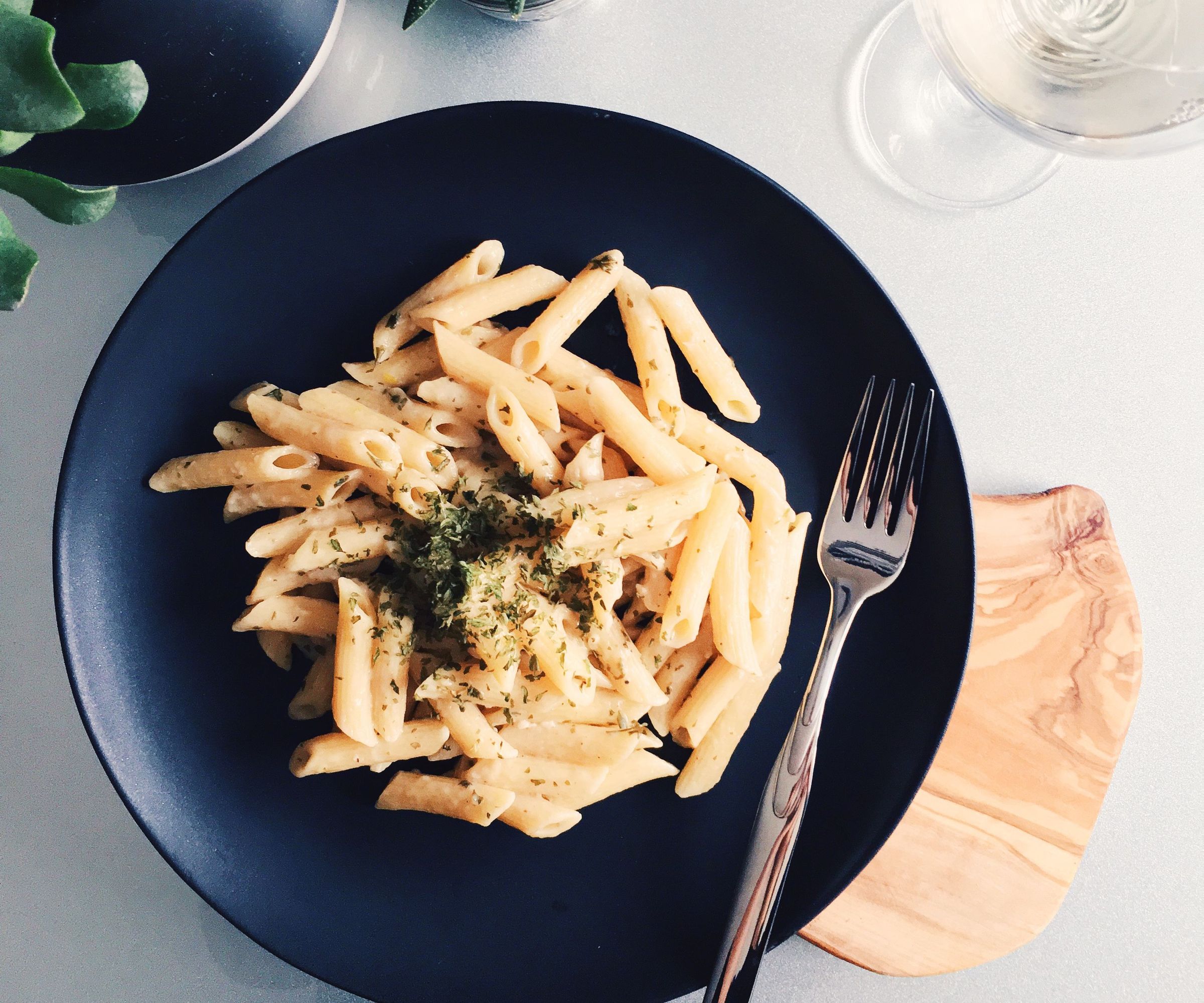 RECIPE | GARLIC CREAM PASTA