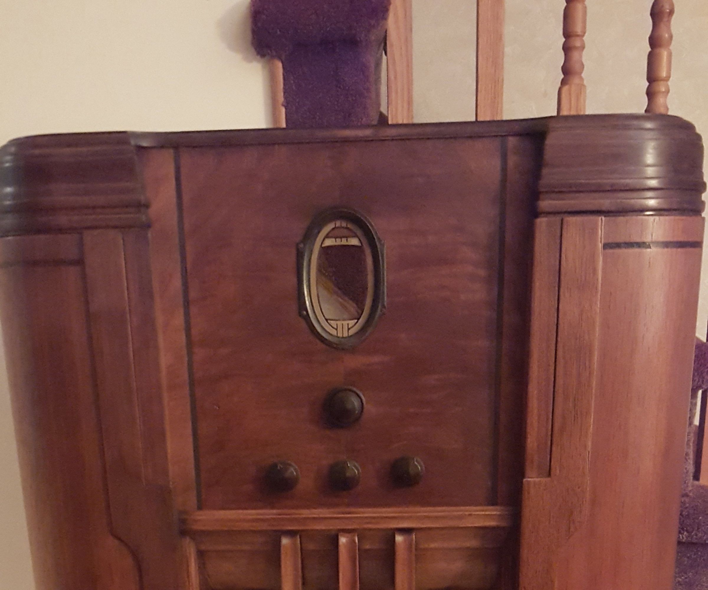 1936 Philco Radio Wine Bar