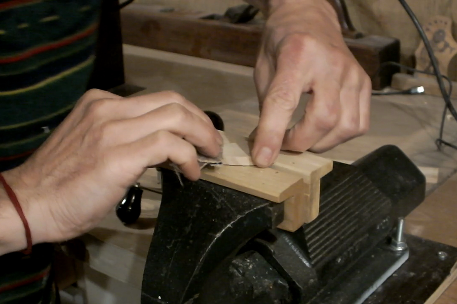 Smooth the Key Ring With Sandpaper and Mount the Split Ring