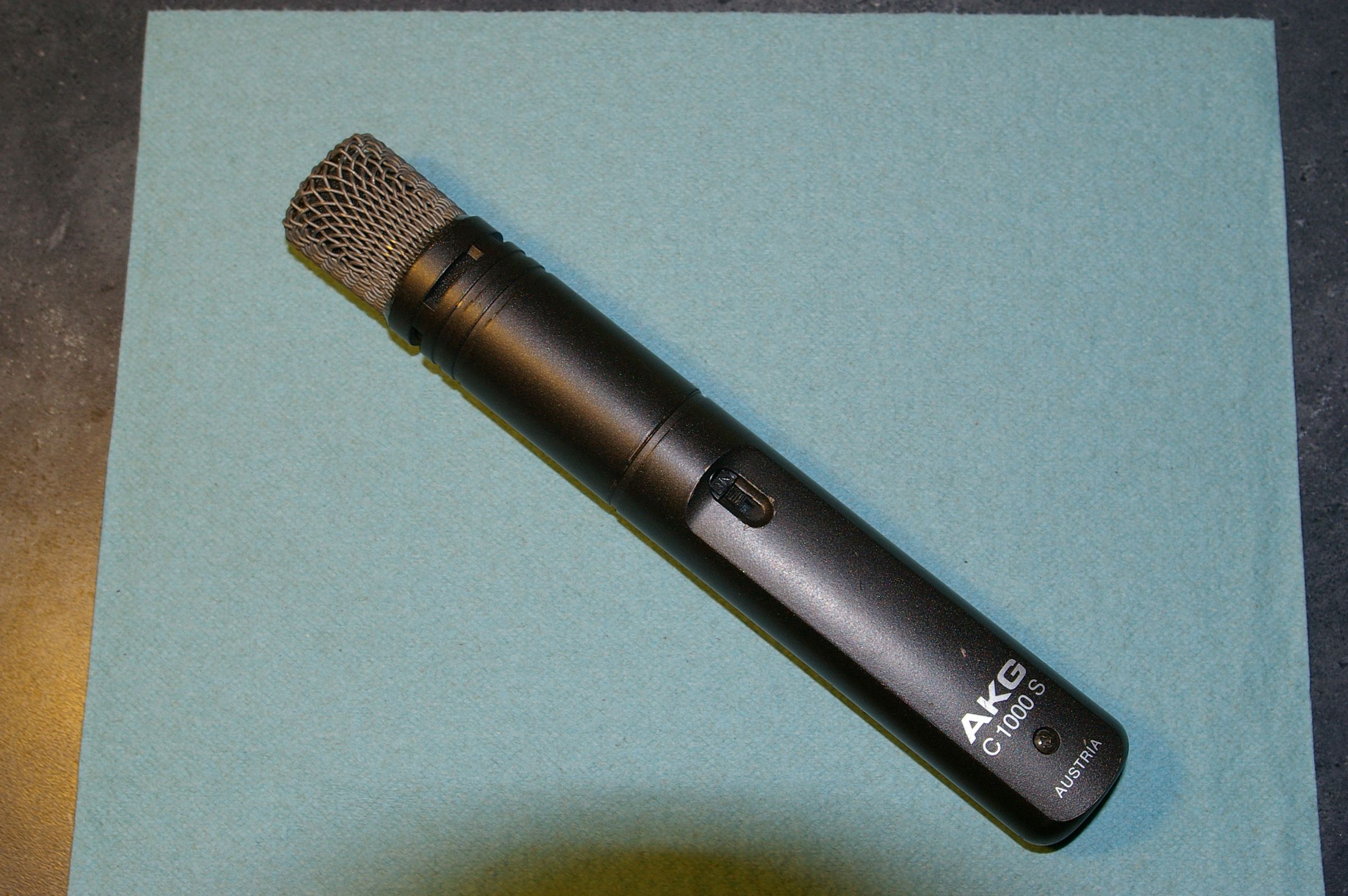 Replace the Grill on an AKG C1000S Microphone : 8 Steps