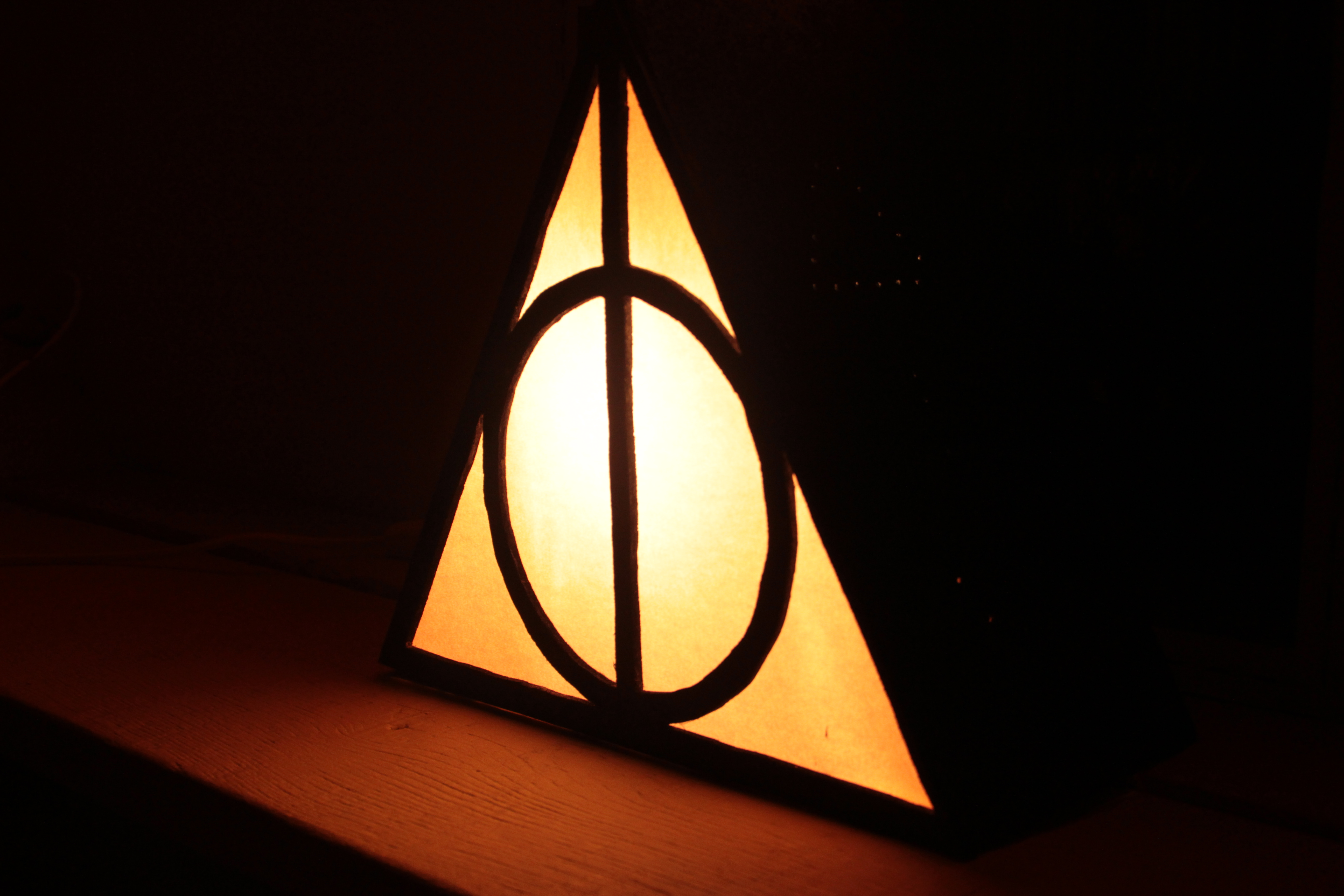 Deathly Hallows Lamp / Lampe Des Reliques De La Mort 