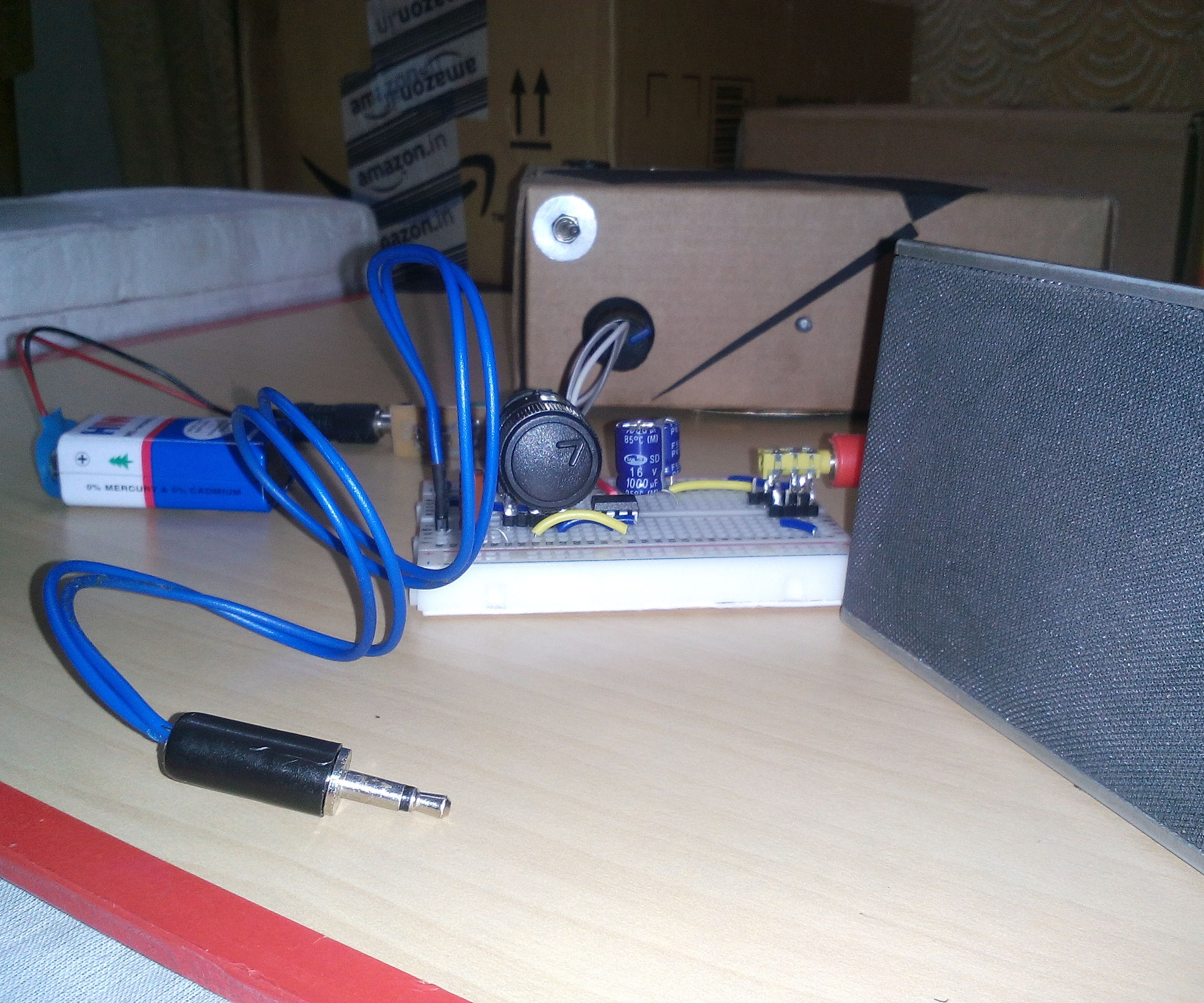 Simple LM386 Powered Audio Amplifier Breadboard Version
