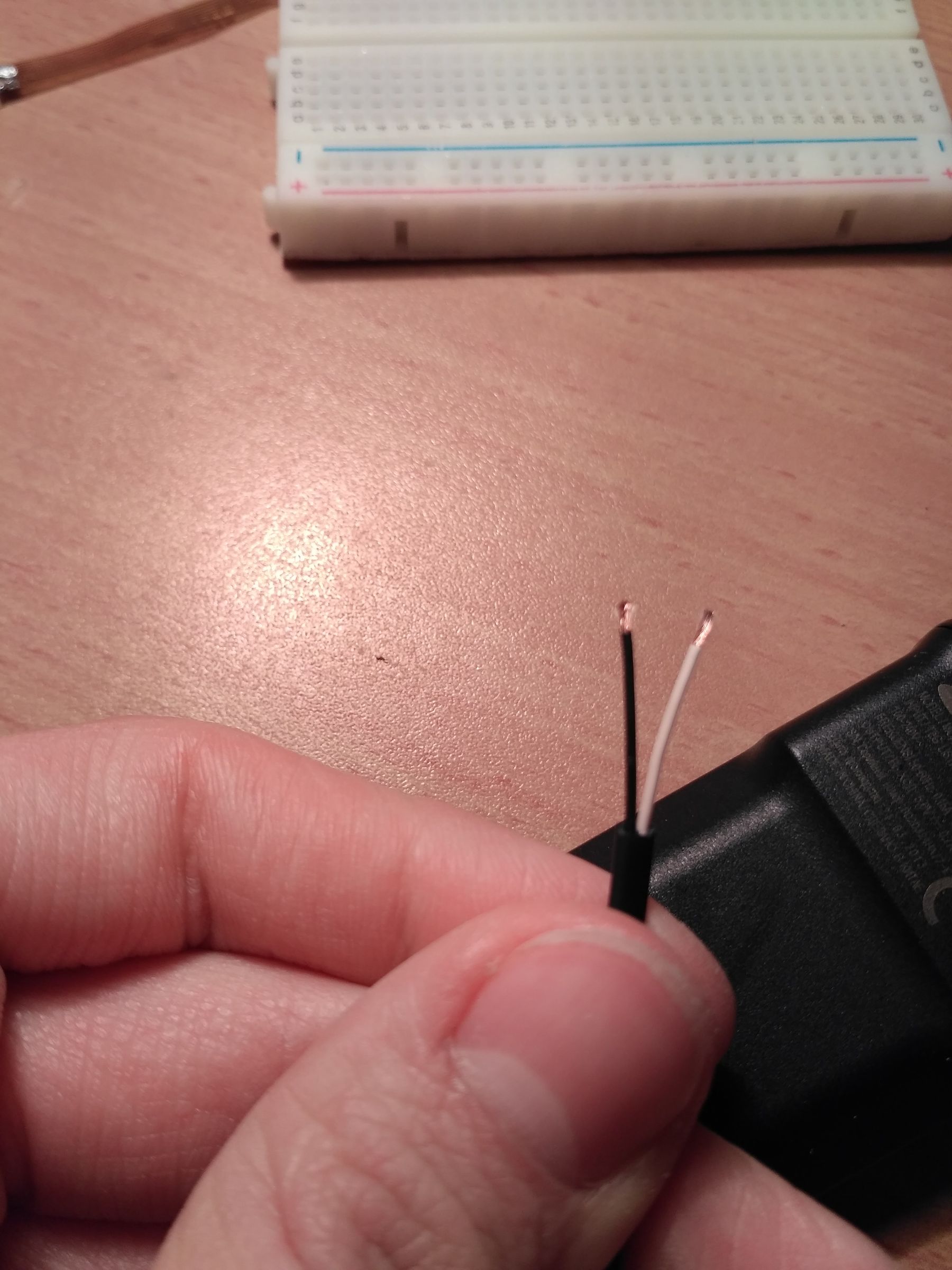 Make an LED Lamp From Dead LCD and Other Trash! 6 Steps (with