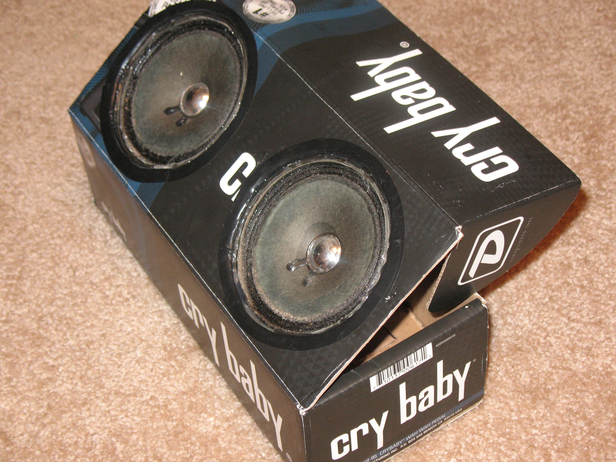 Cardboard Boombox (made for an Mp3 Player or Ipod) 4 Steps