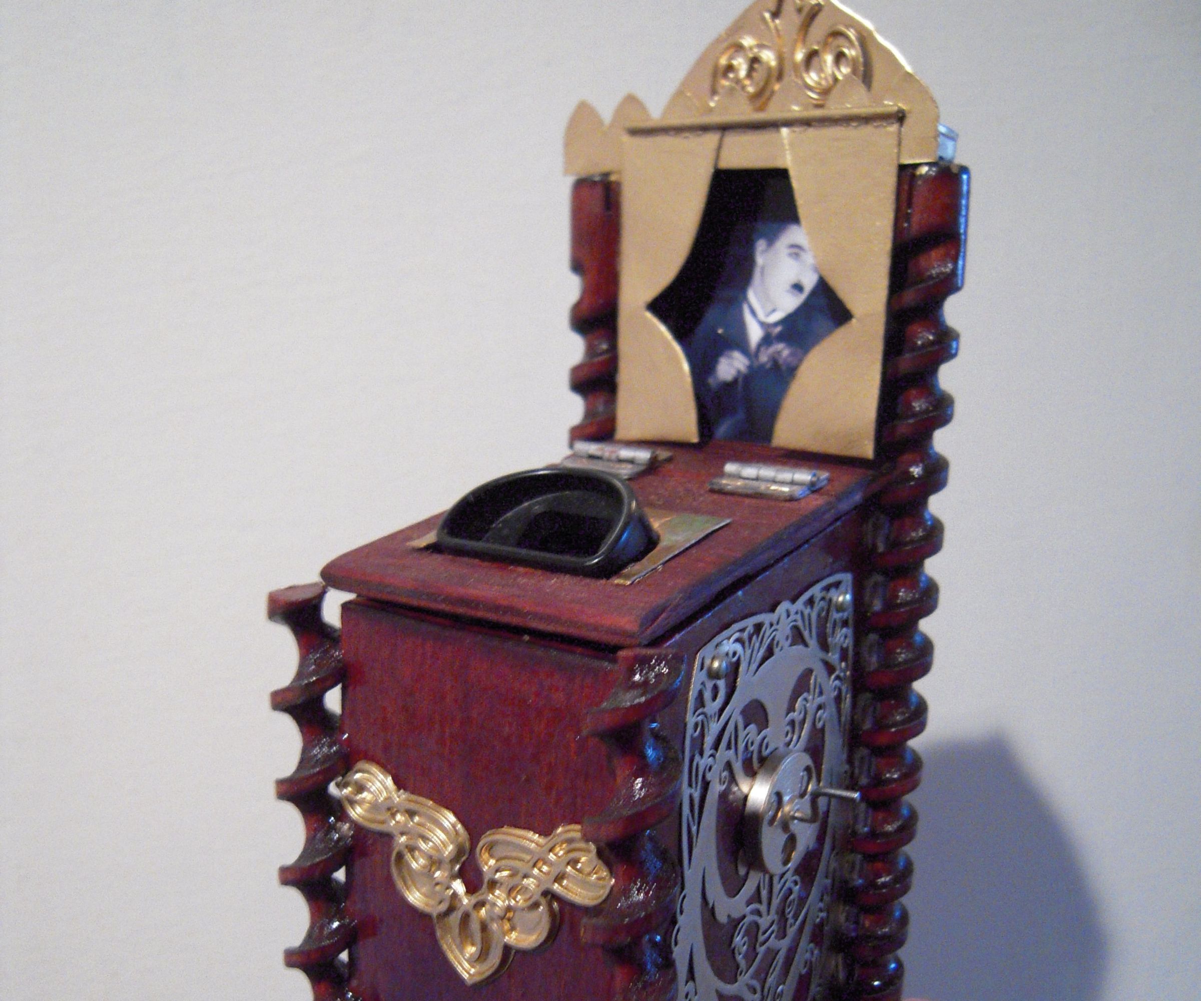Miniature model of the "mutoscope"
