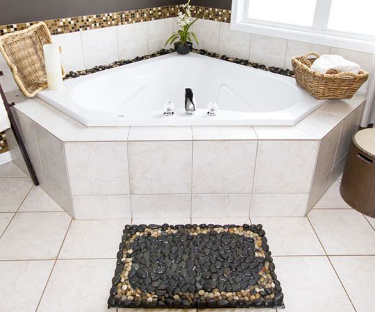 DIY Pebble Bath Mat 