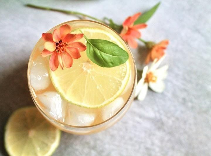 Easy Sparkling Peach Soon Hari Soju Drink