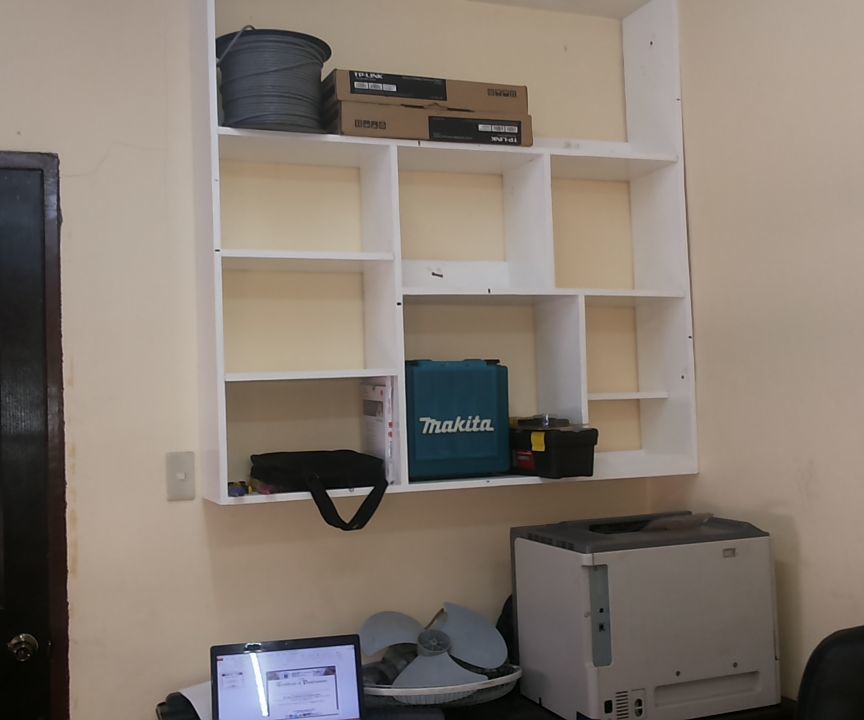 SIMPLE PLYWOOD SHELVES