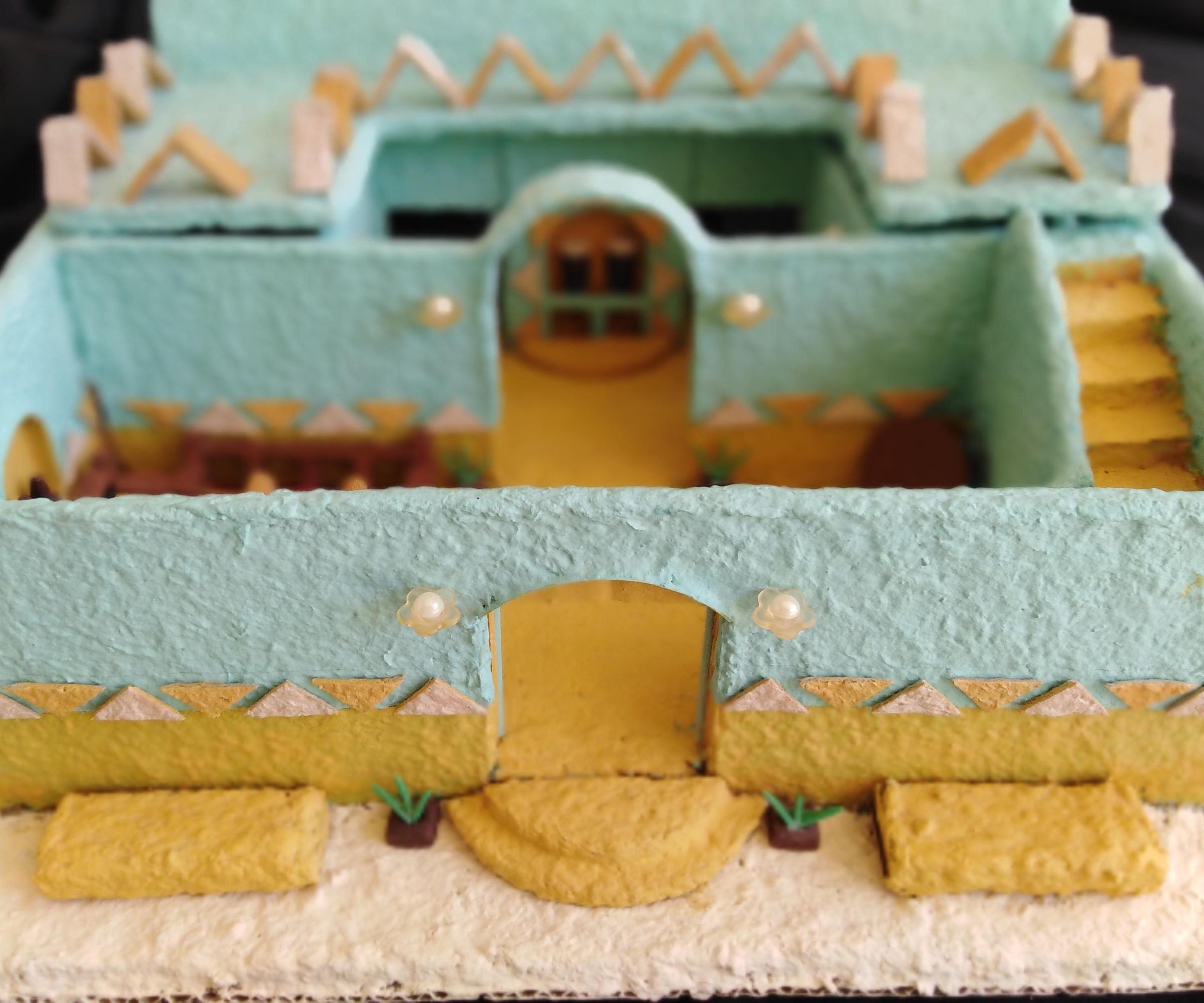 مجسم صغير لمنزل تراثي مصنوع من الكرتون