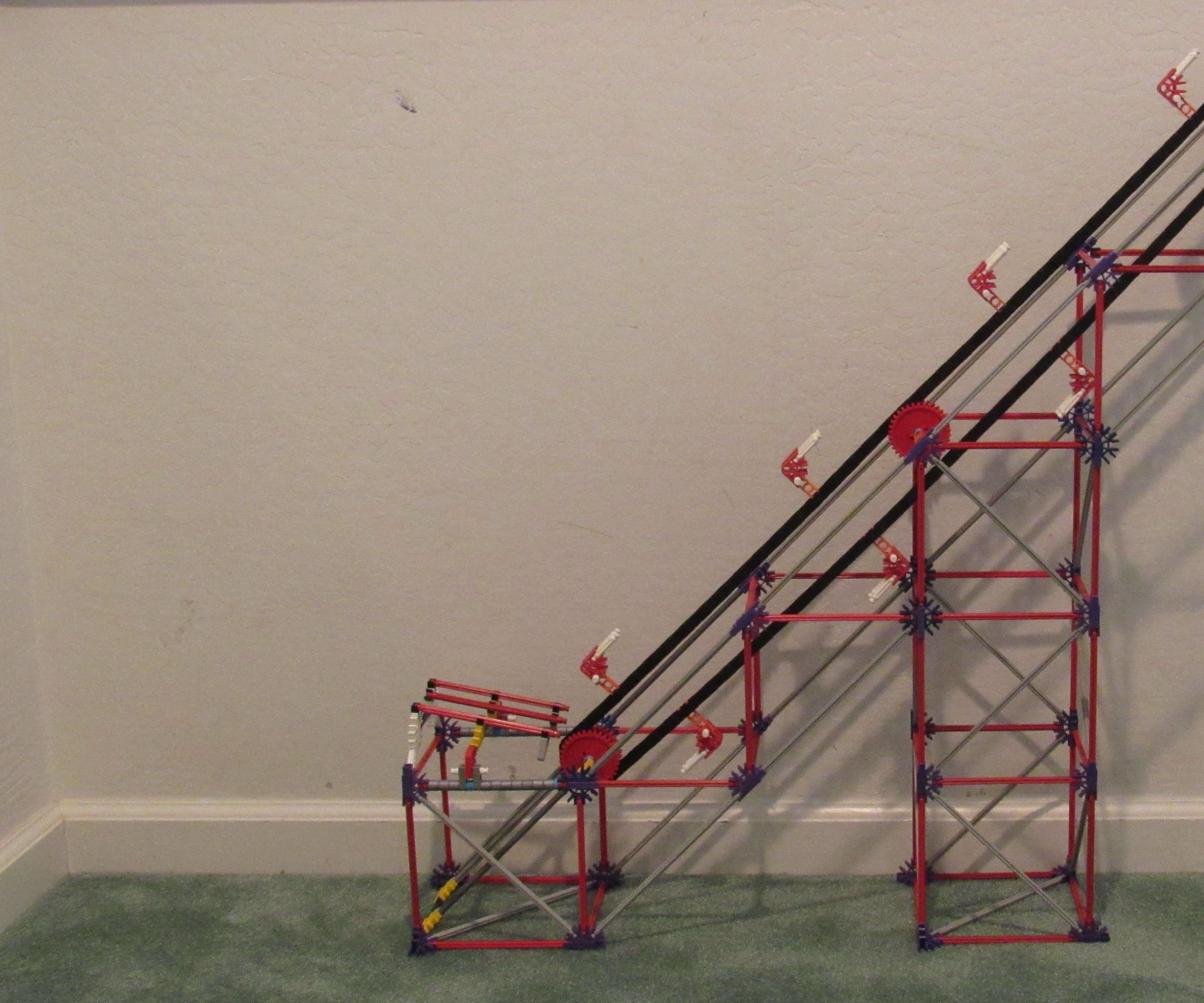Versatile Chainsaw Lift: a knex ball machine lift