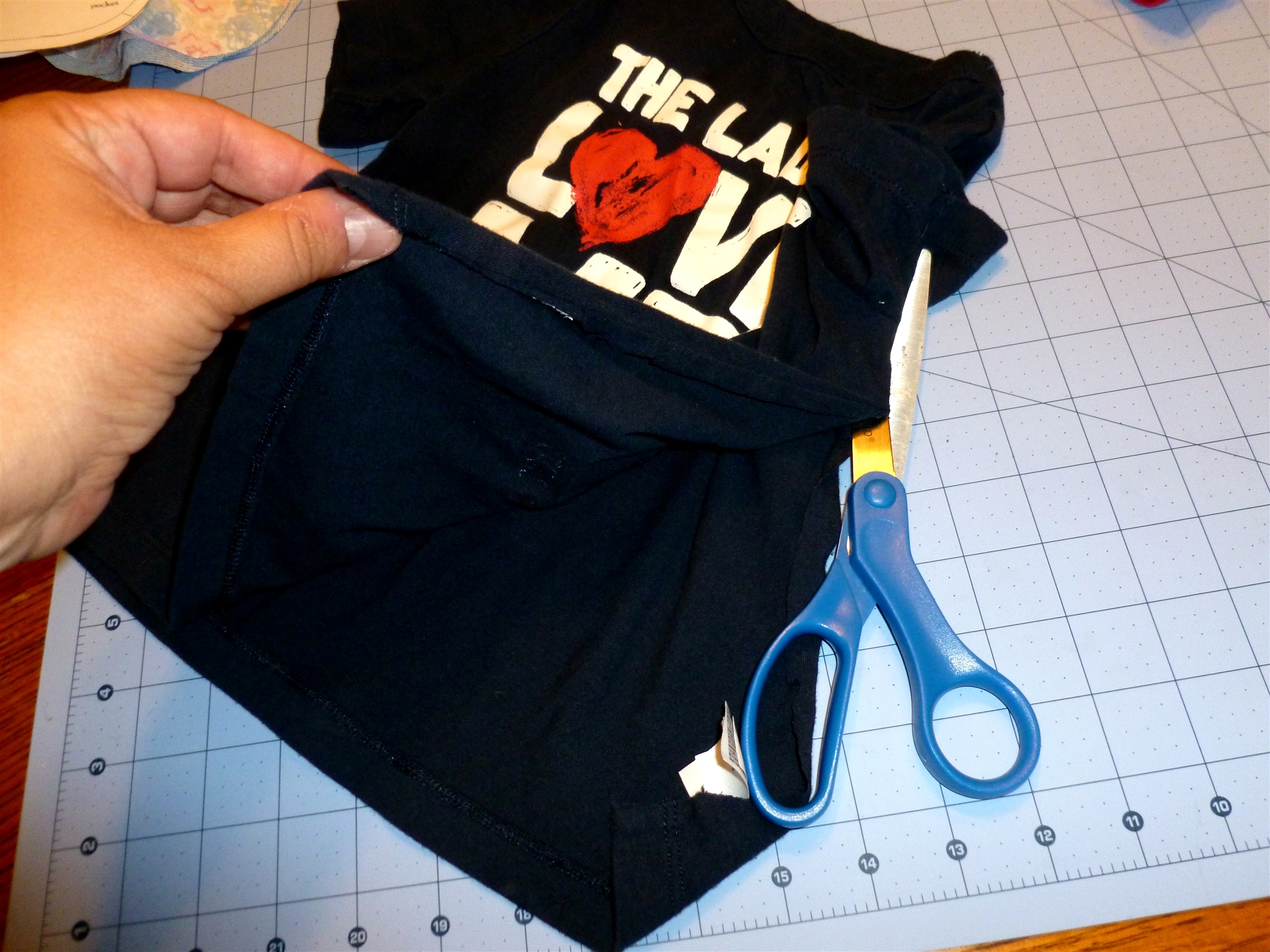 Recycled Clothes Bib With Versatile Pattern 7 Steps (with Pictures