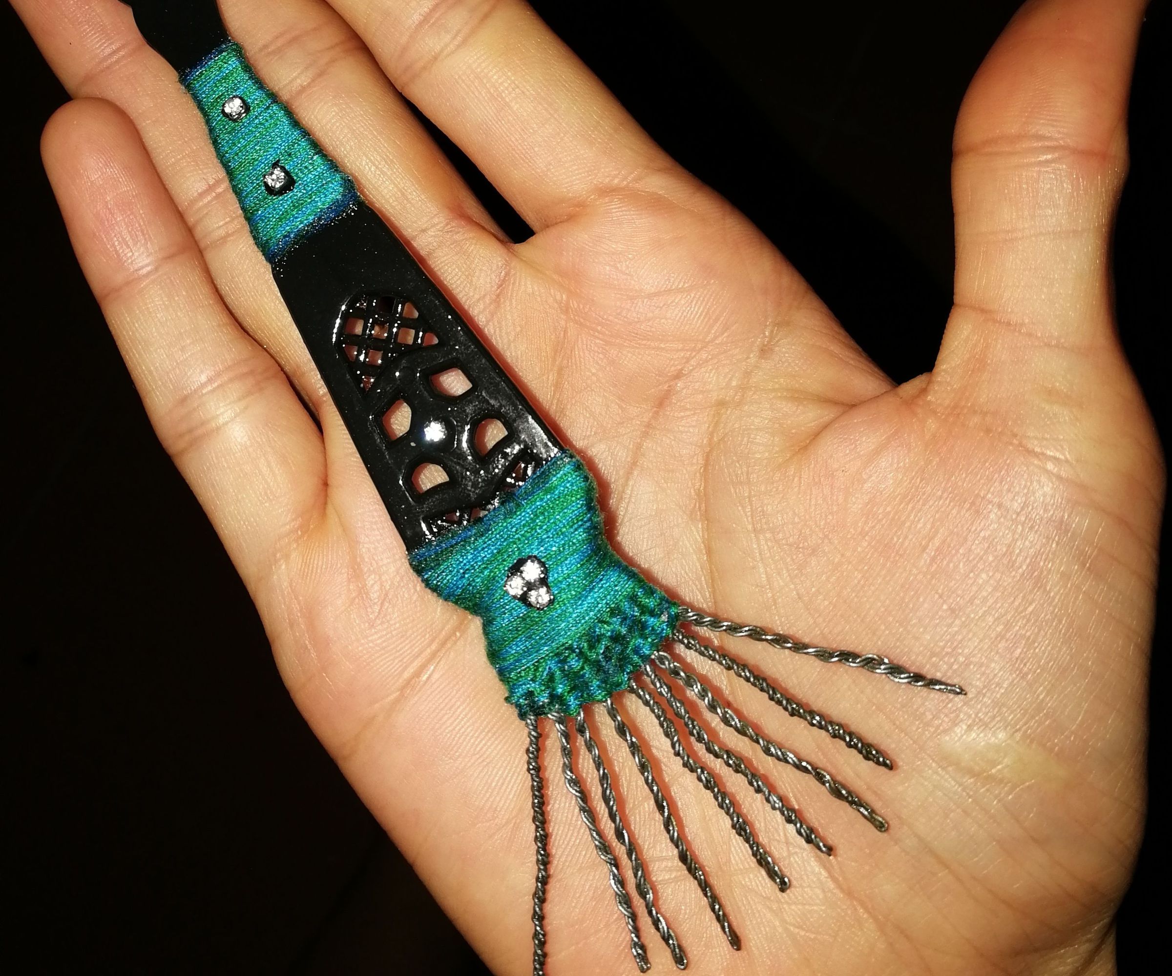  Handsome Hand Comb for Caressing Healthy Hair 