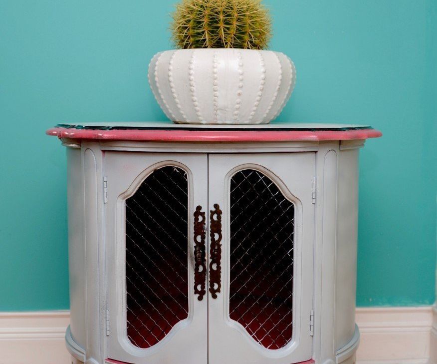 A Vintage Side Table Makeover With a Fun Lace Effect