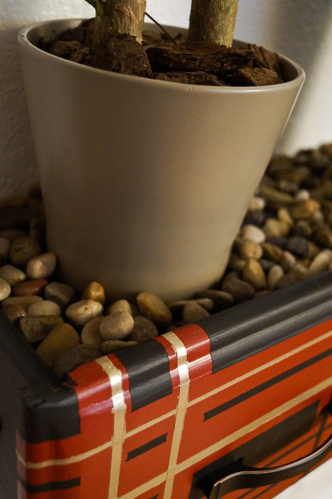 Turning an Old Drawer Into a Decorative Shelf...