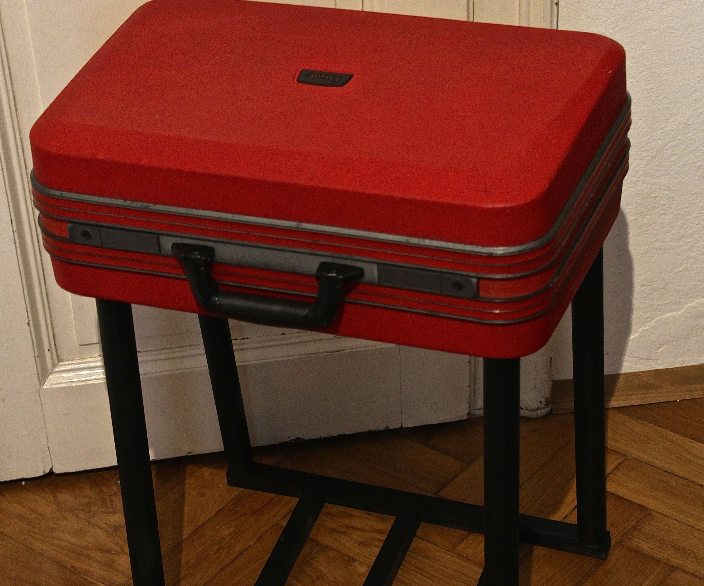 Easy Suitcase-Table DIY