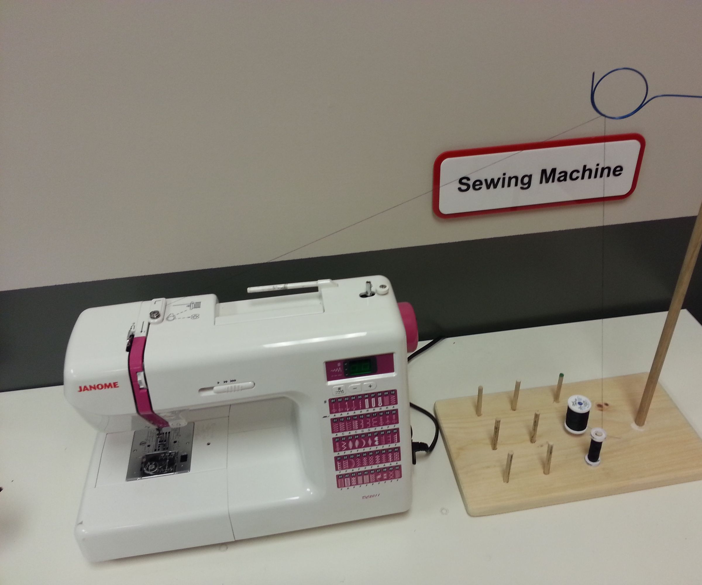 How to make a thread spool holder/organizer