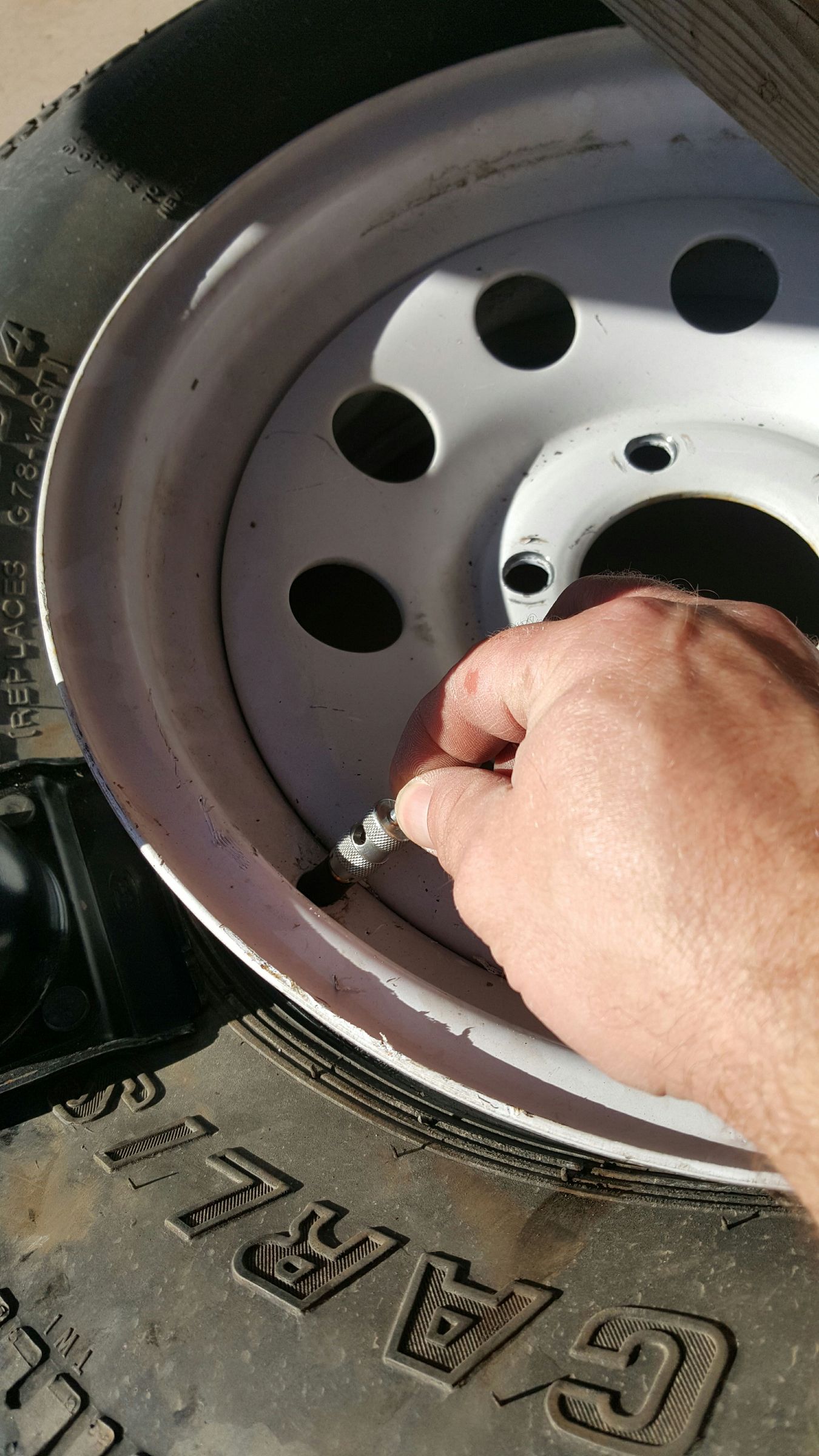 Change a Valve Stem in a Tubeless Tire. 9 Steps (with Pictures