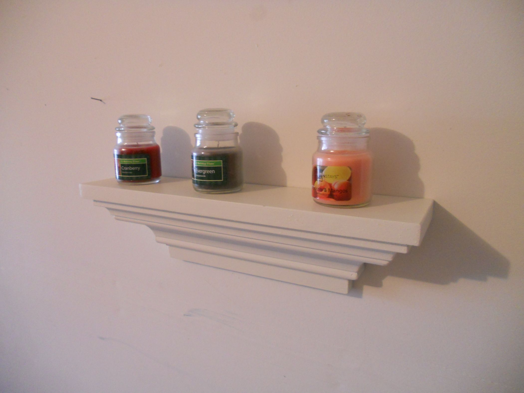 Make a Crown Molding Shelf (Picture Ledge) 5 Steps (with Pictures