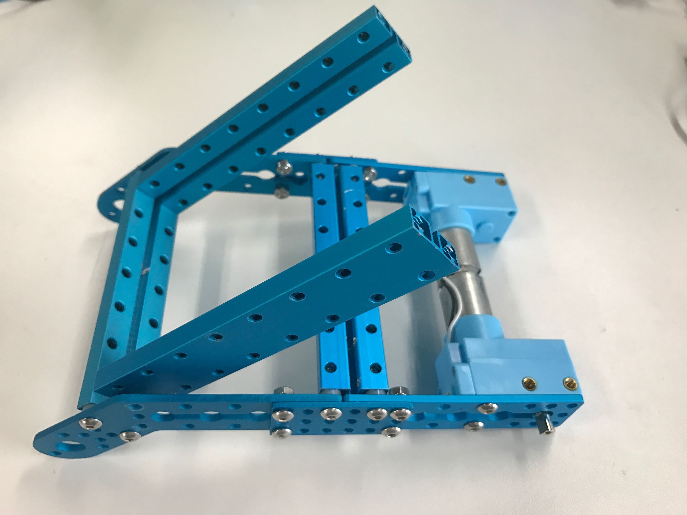 How to Build a Motorbike With Makeblock : 25 Steps (with Pictures ...