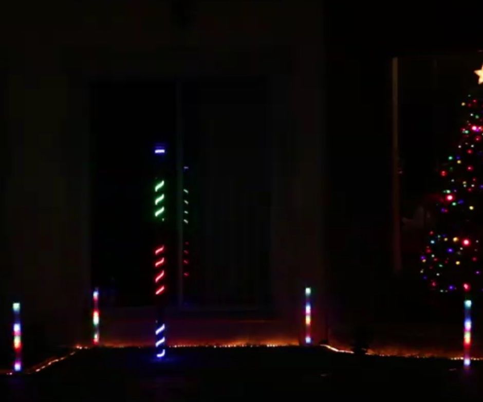 Luces De Navidad Con Pixeles (Christmas Lights Pixeles) Español - English