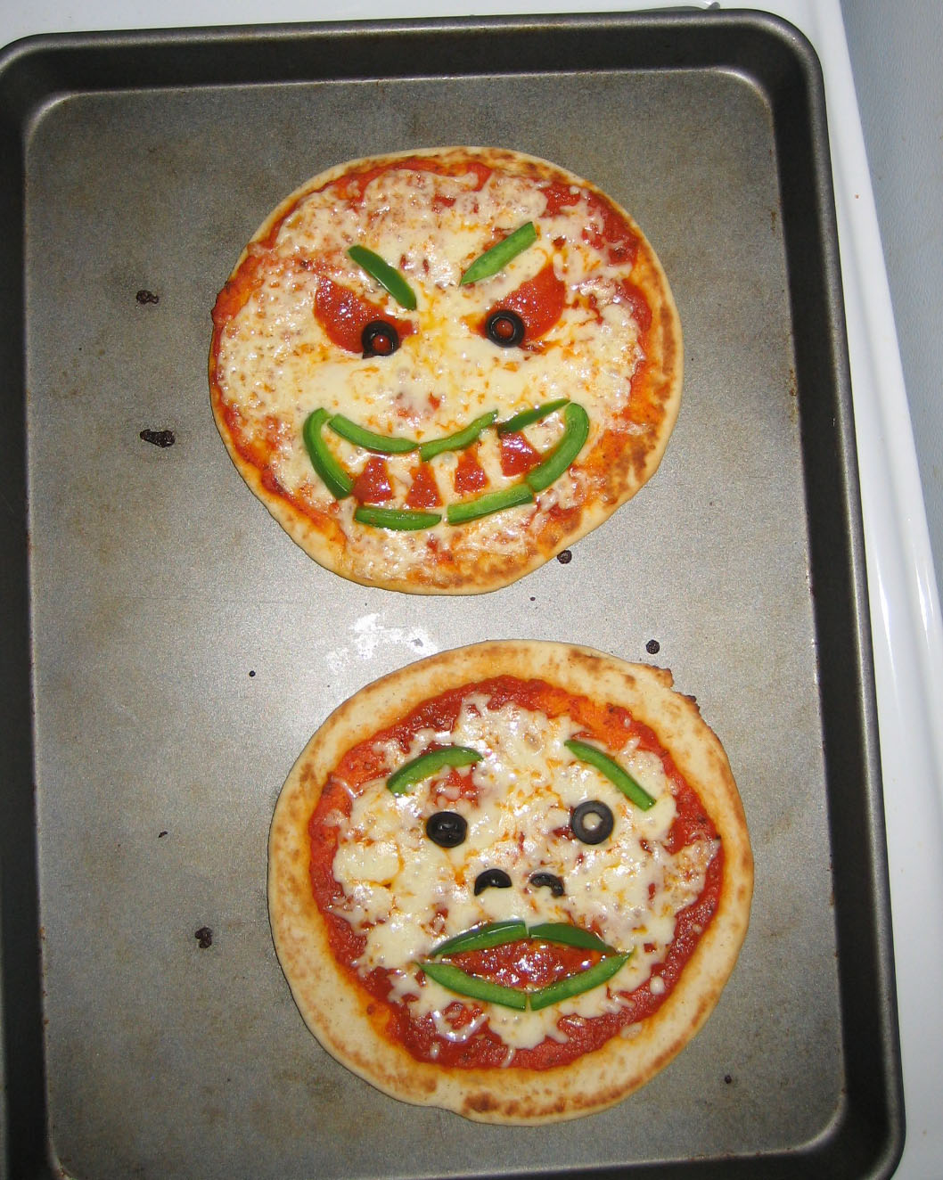 Halloween Pita Pizzas! 