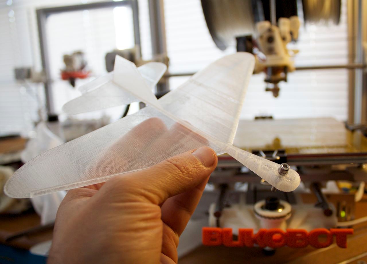 Bukobot Fly - 3D Printable 1-piece Glider That Flies!