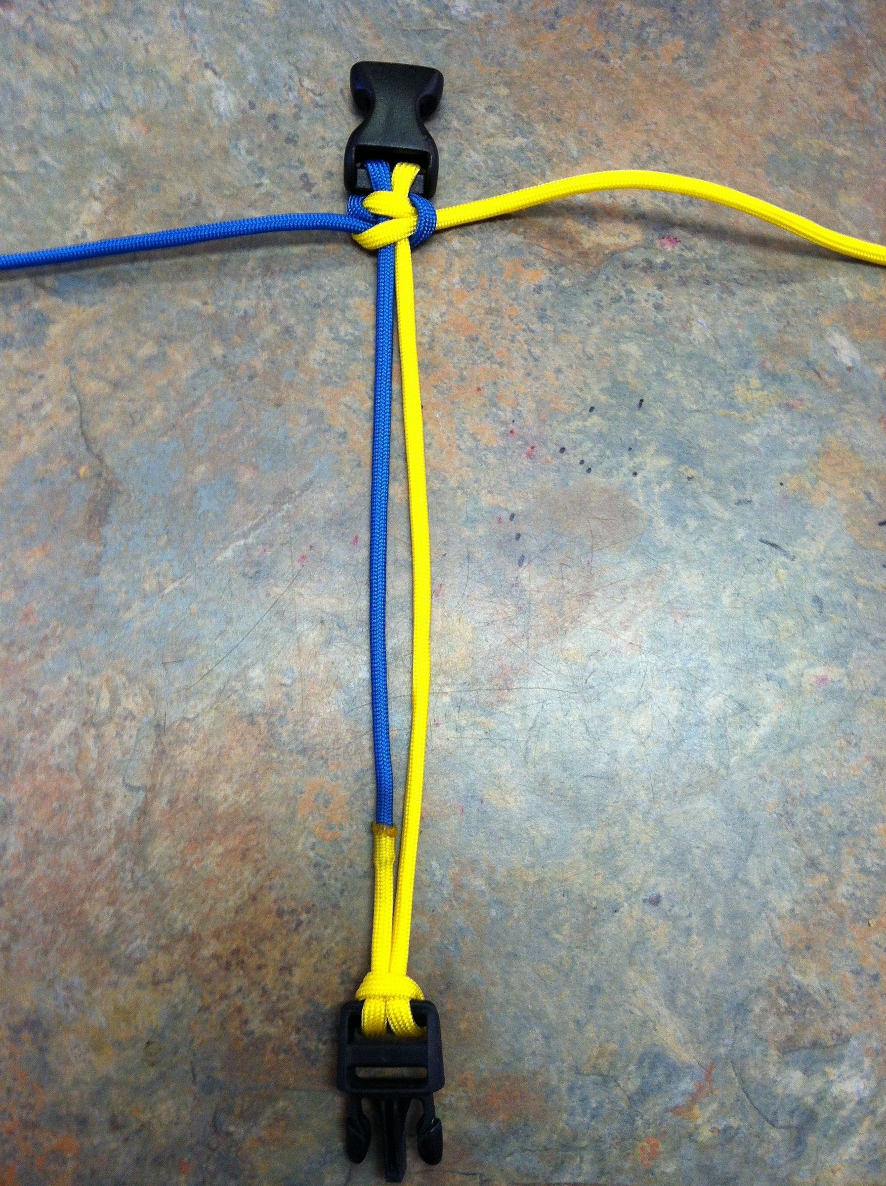 2 Color Paracord Bracelet (Tutorial) : 7 Steps Instructables