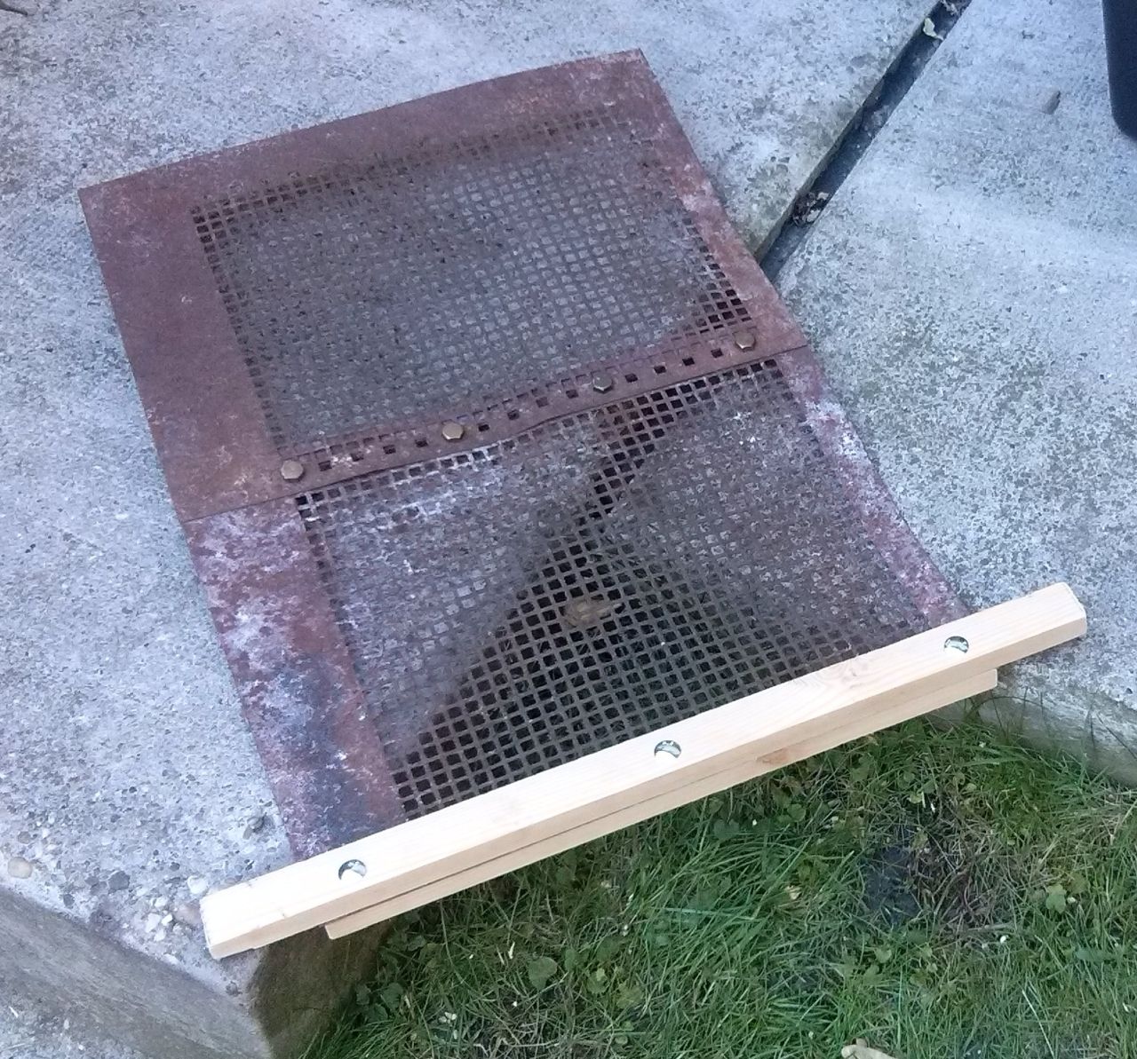 Compost Sieve Instructables