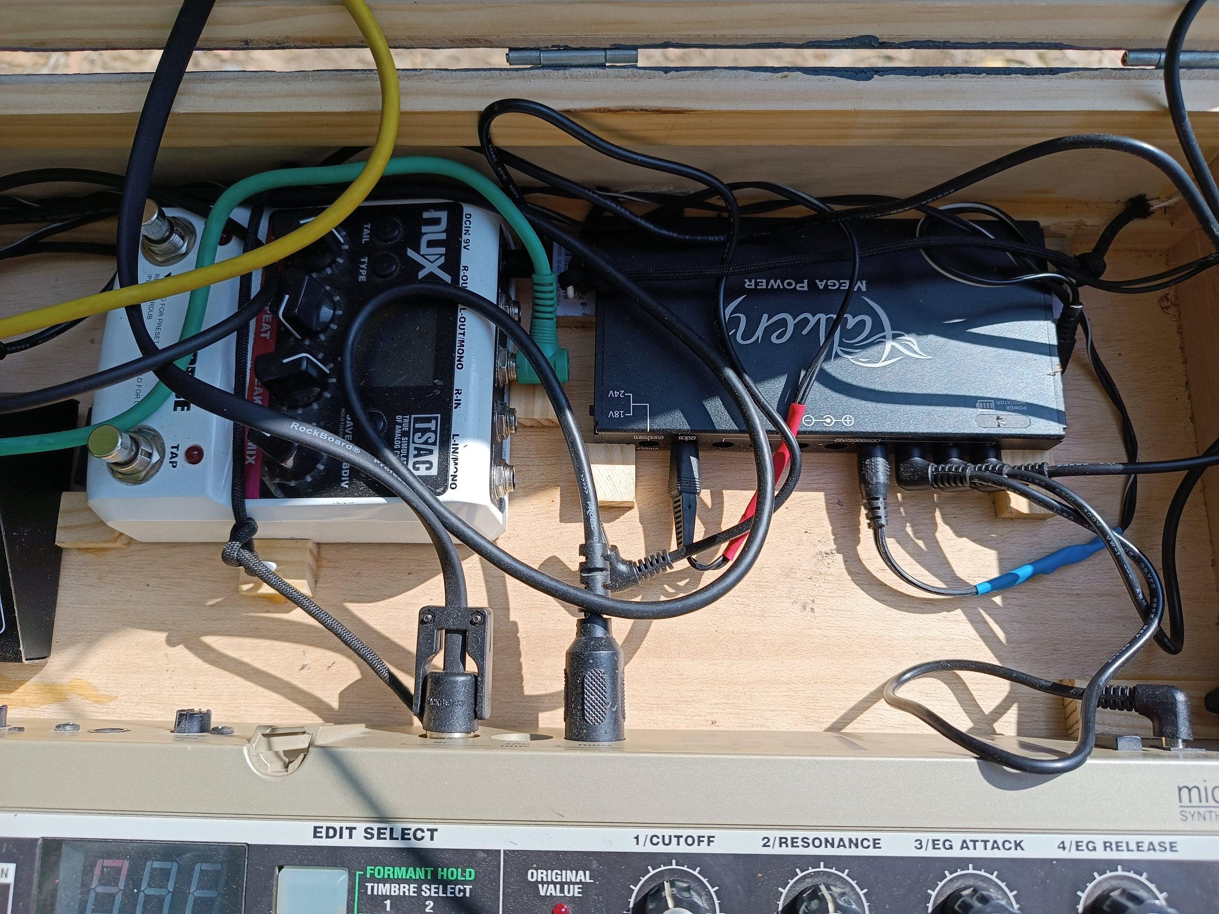 Busking Synth Case Full Portable Autonomous Setup 9 Steps (with