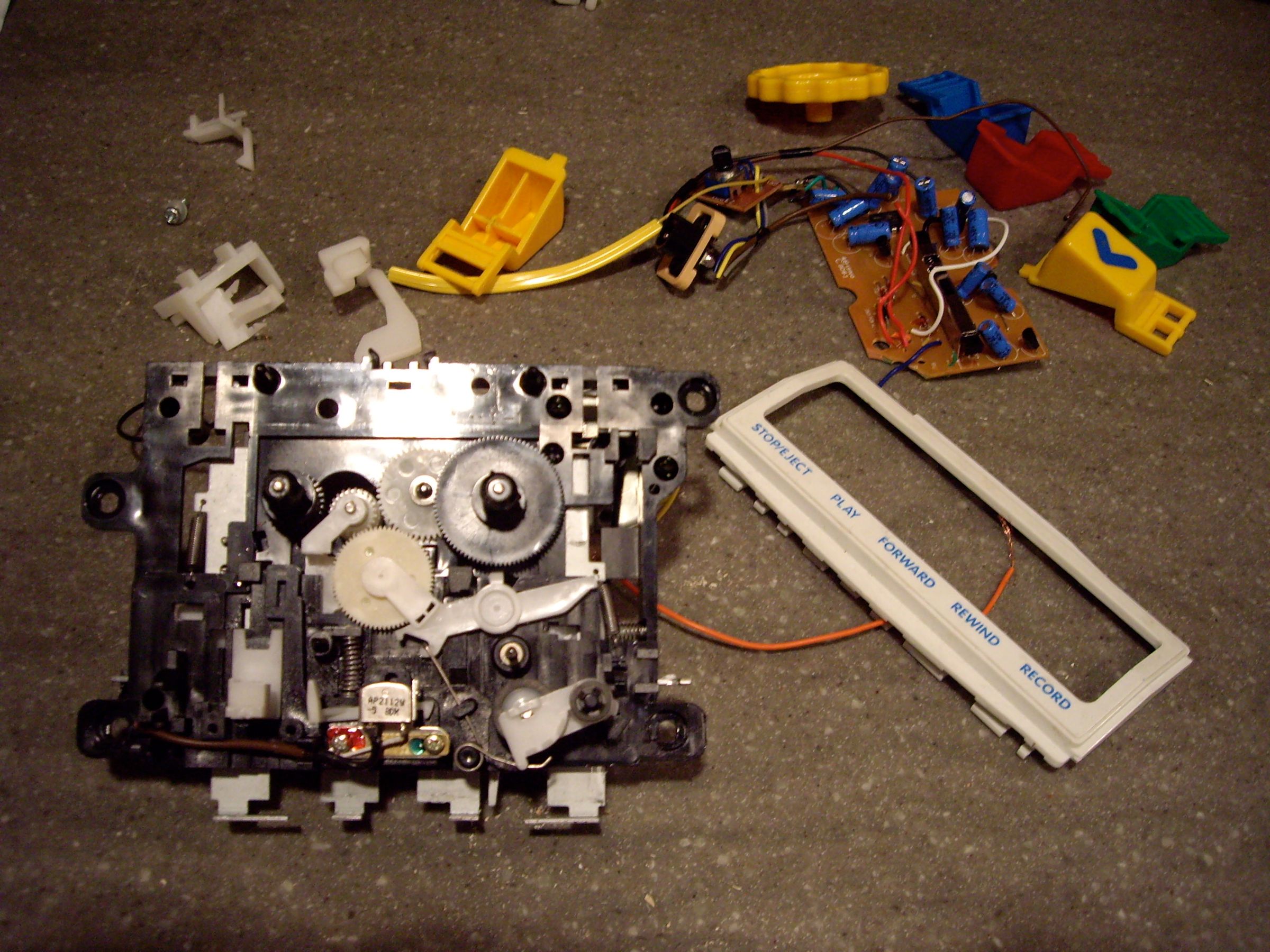 Spooky Backwards Spinning Clock Made From Cassette Player Motor 7