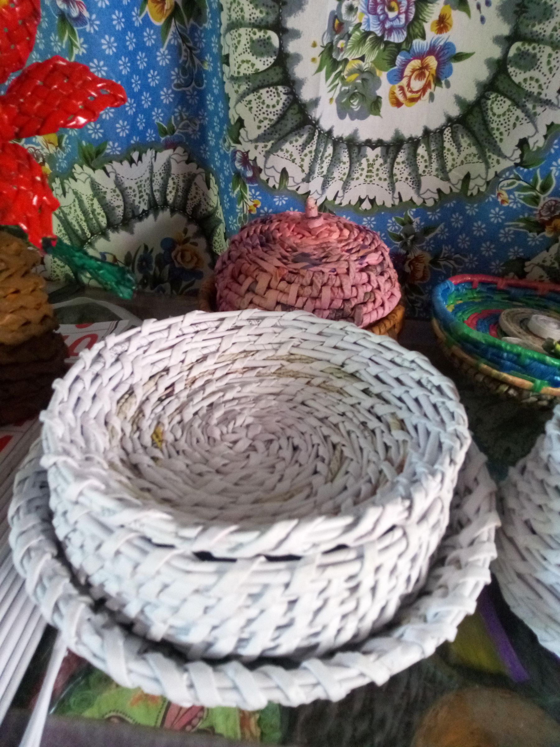 Baskets and Flower Vars Made From Newspaper Tube 5 Steps Instructables