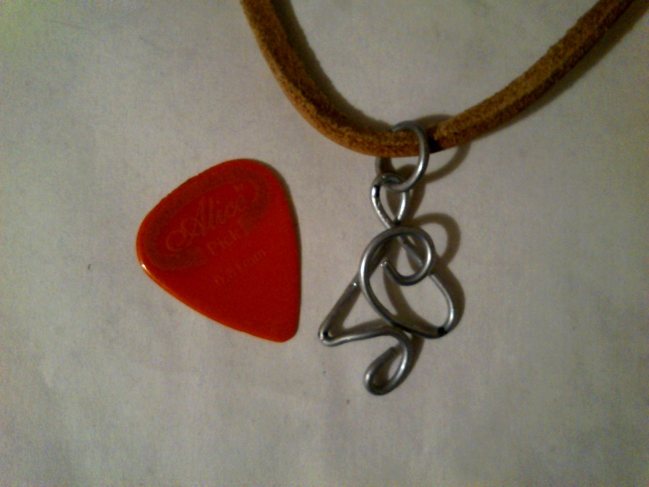 Aggregate 180+ suga guitar pick necklace super hot songngunhatanh.edu.vn