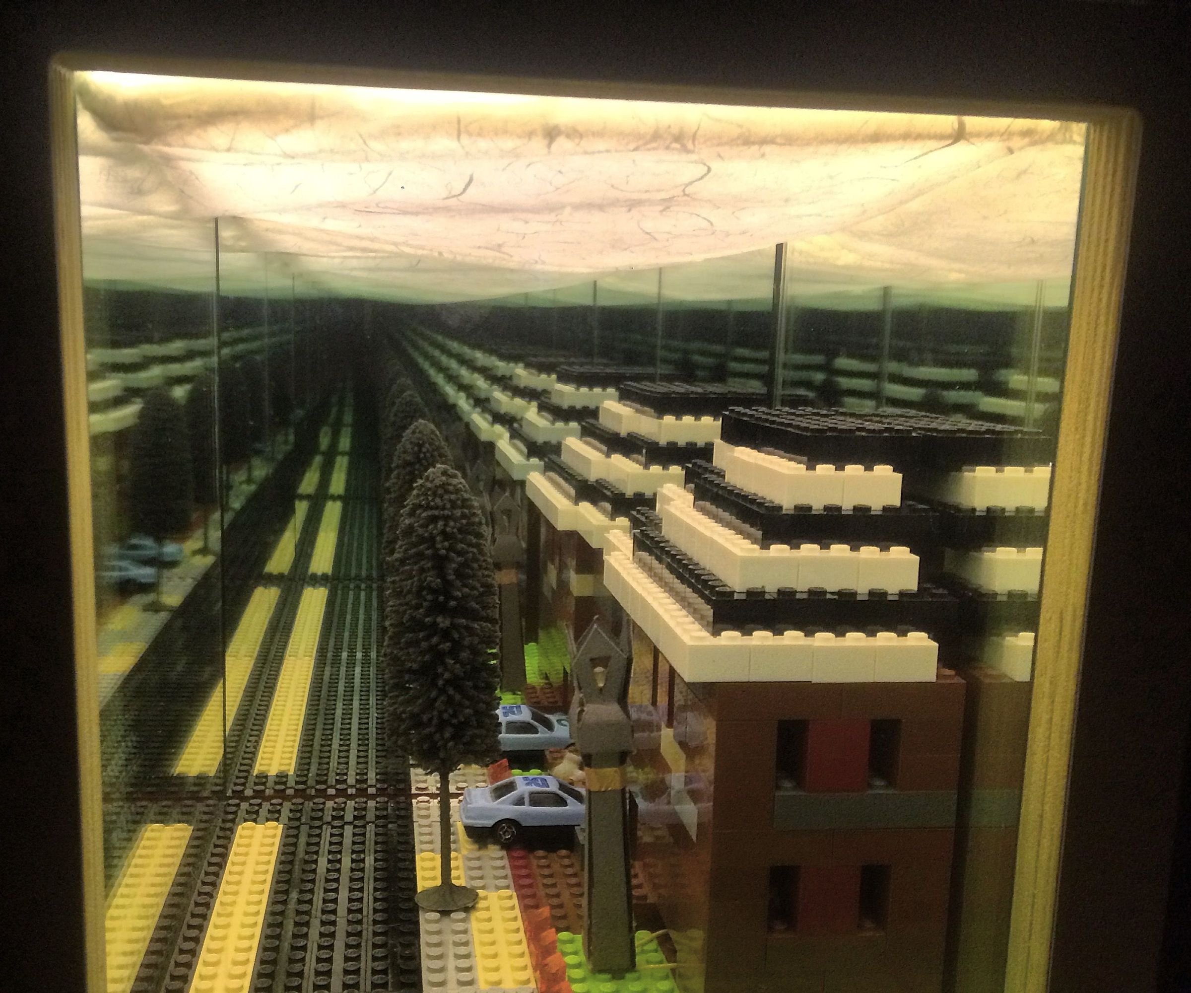 Simple Light Circuit Inside Infinity Mirror Diorama: