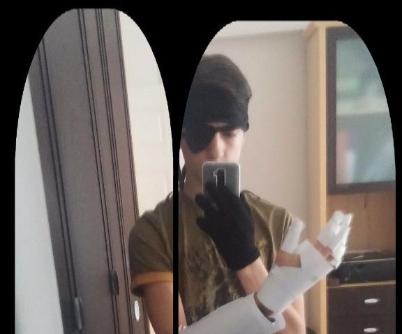 MGS 5 paper robot arm and cosplay