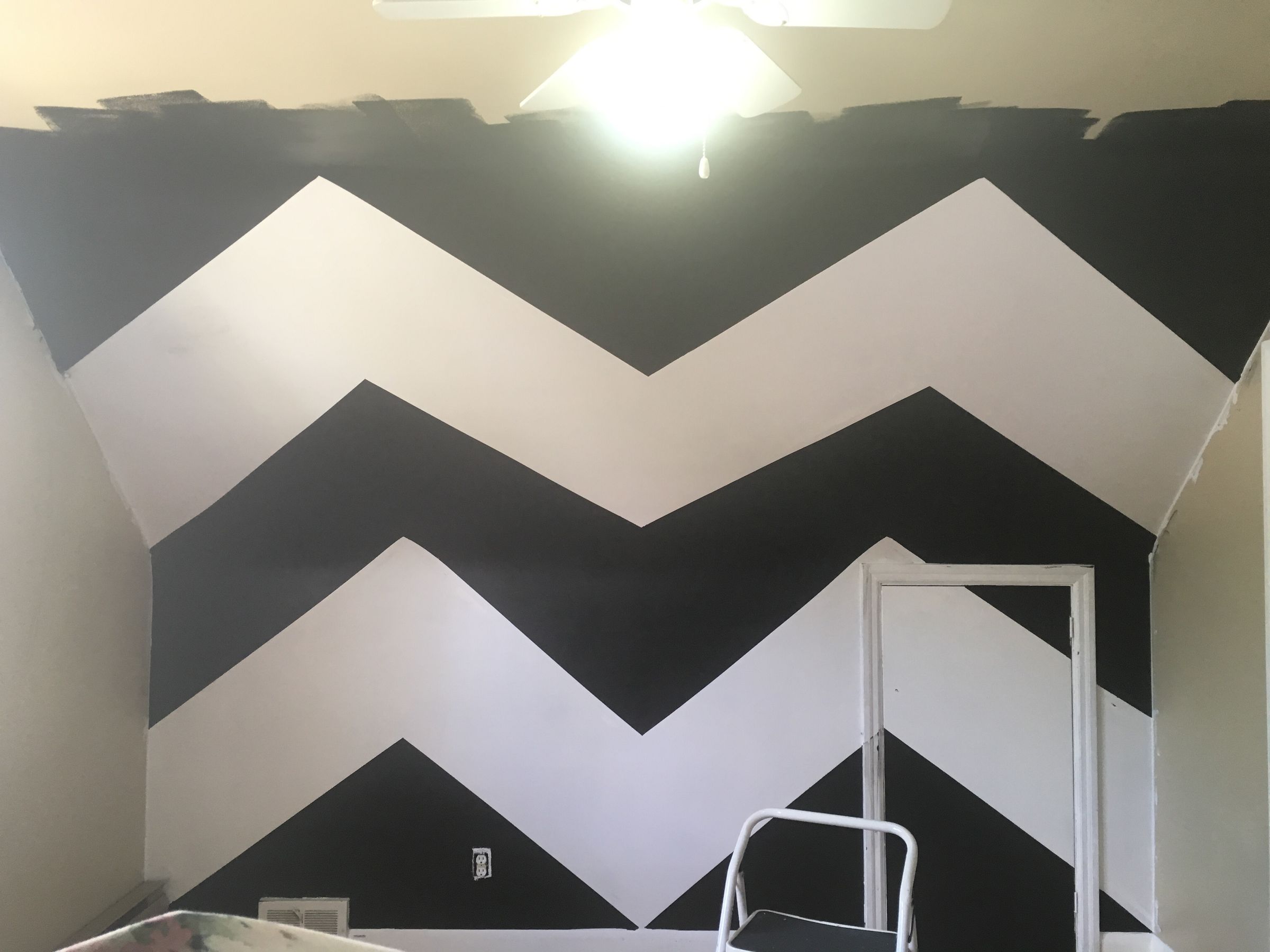Painting a Chevron Pattern on Sloped Ceilings/Walls 5 Steps (with