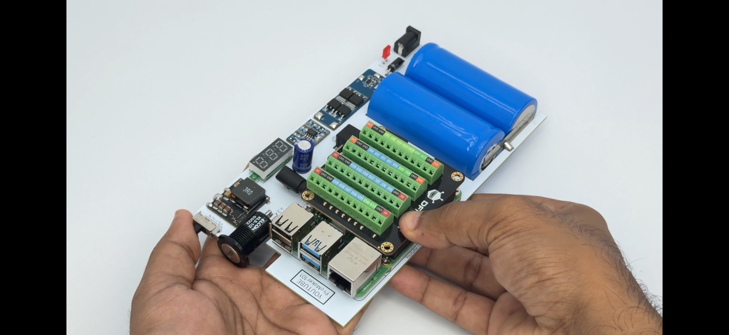 I Built a Portable Raspberry Pi Computer That Can Do Almost Everything ...