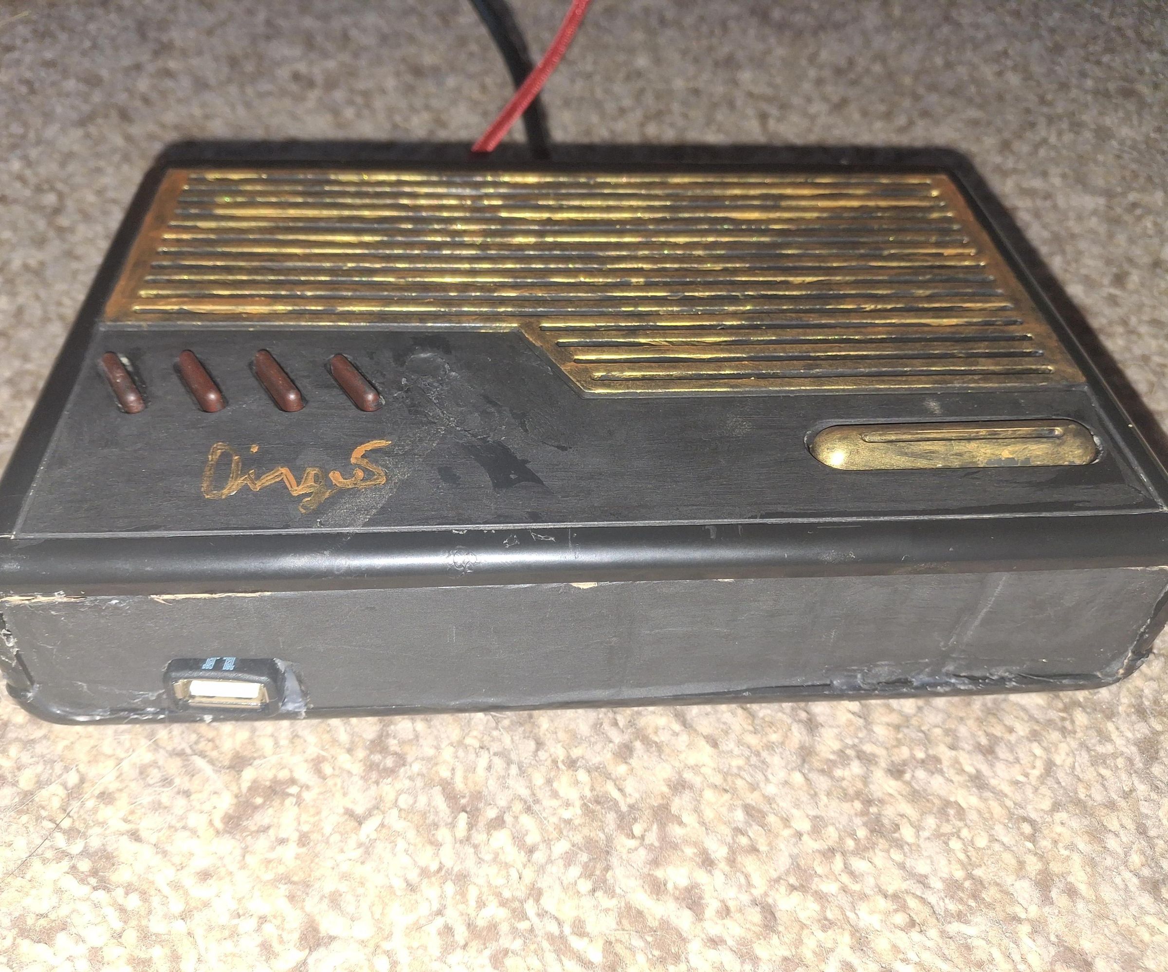 Raspberry Pi Gaming Console Made Out of a GE Alarm Clock