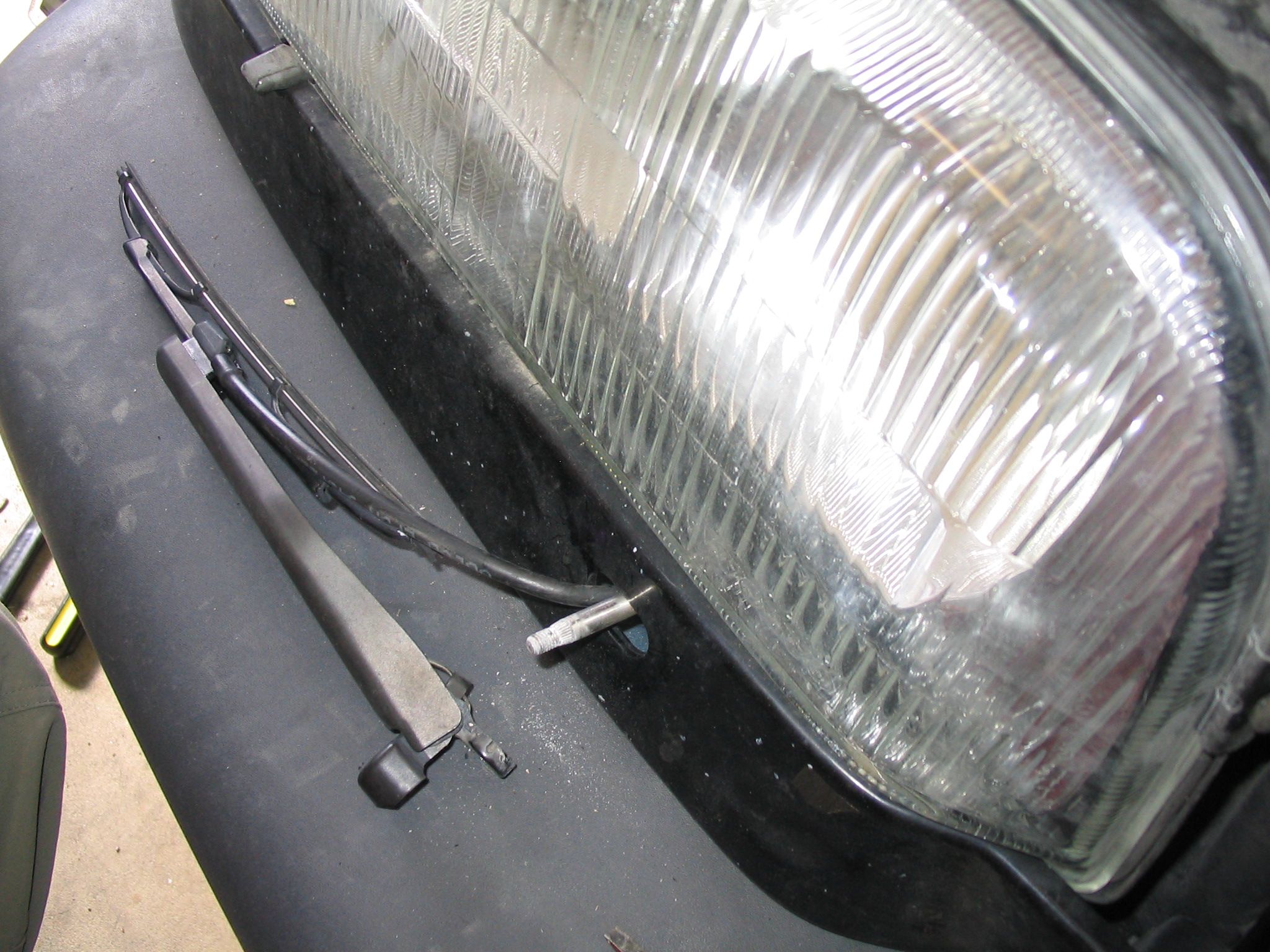 Fix A Loose Headlight Reflector On A Volvo 850 8 Steps Instructables