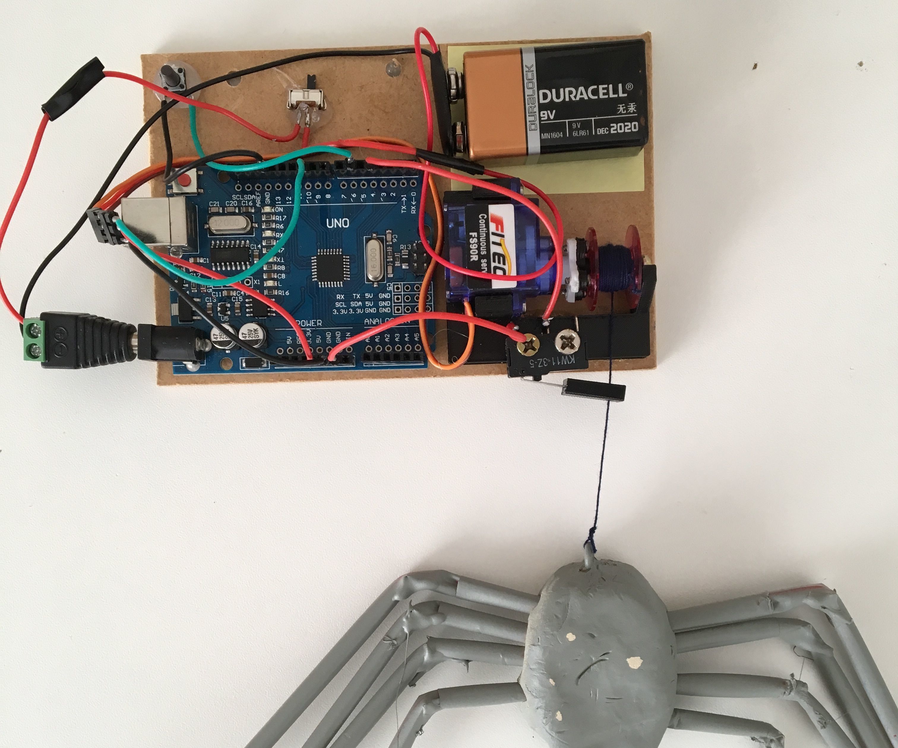 ITSY BITSY SPIDER (Arduino)