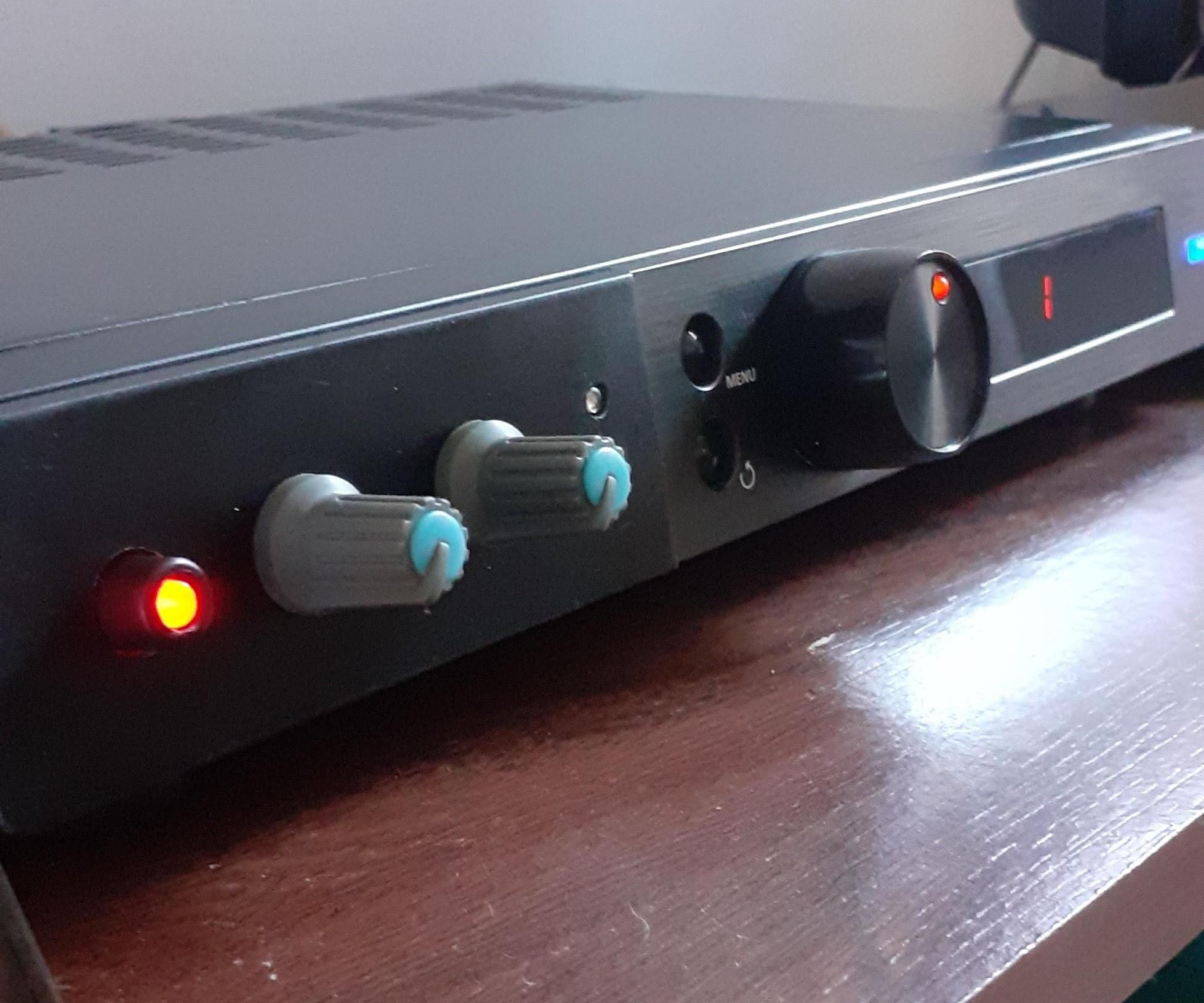 Minimalista Receiver: Switch De Áudio Digital Com 4 Canais, Peak Level, Pré-amplificador E Vintage Audio Limiter (opto Limiter)