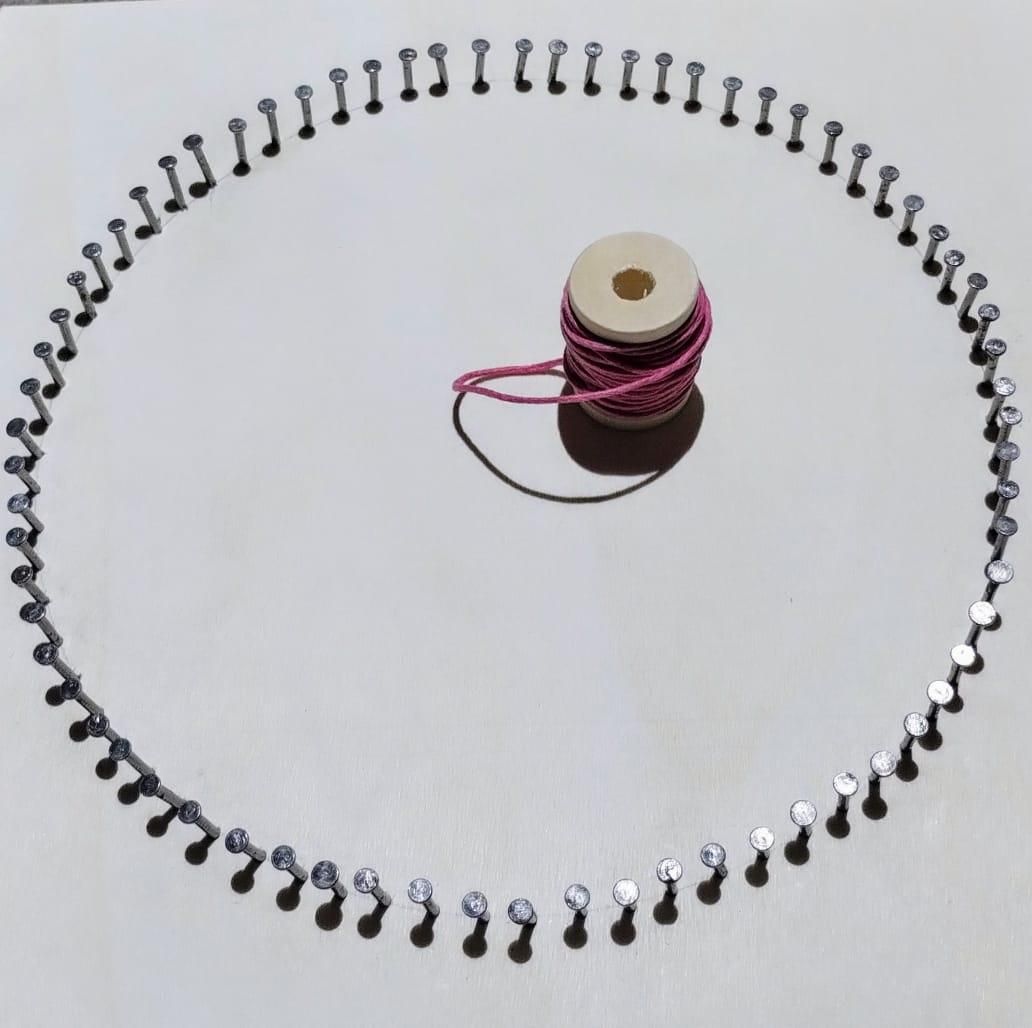 String One Thread Vertical The Art of Weaving: Transforming Thread Into Design : 5 Steps (with ...