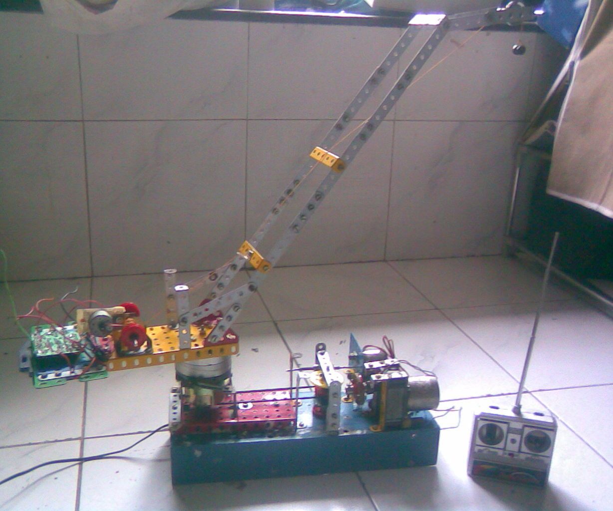 REMOTE CONTROLLED CRANE