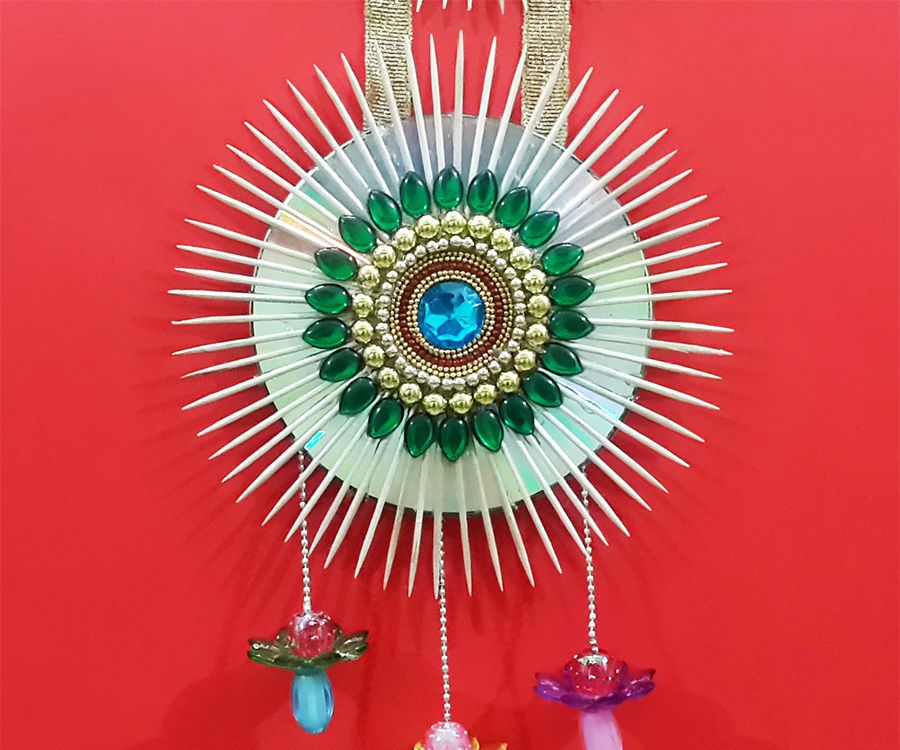 Make a Beautiful Wall Hanging With Old CD & Toothpicks?