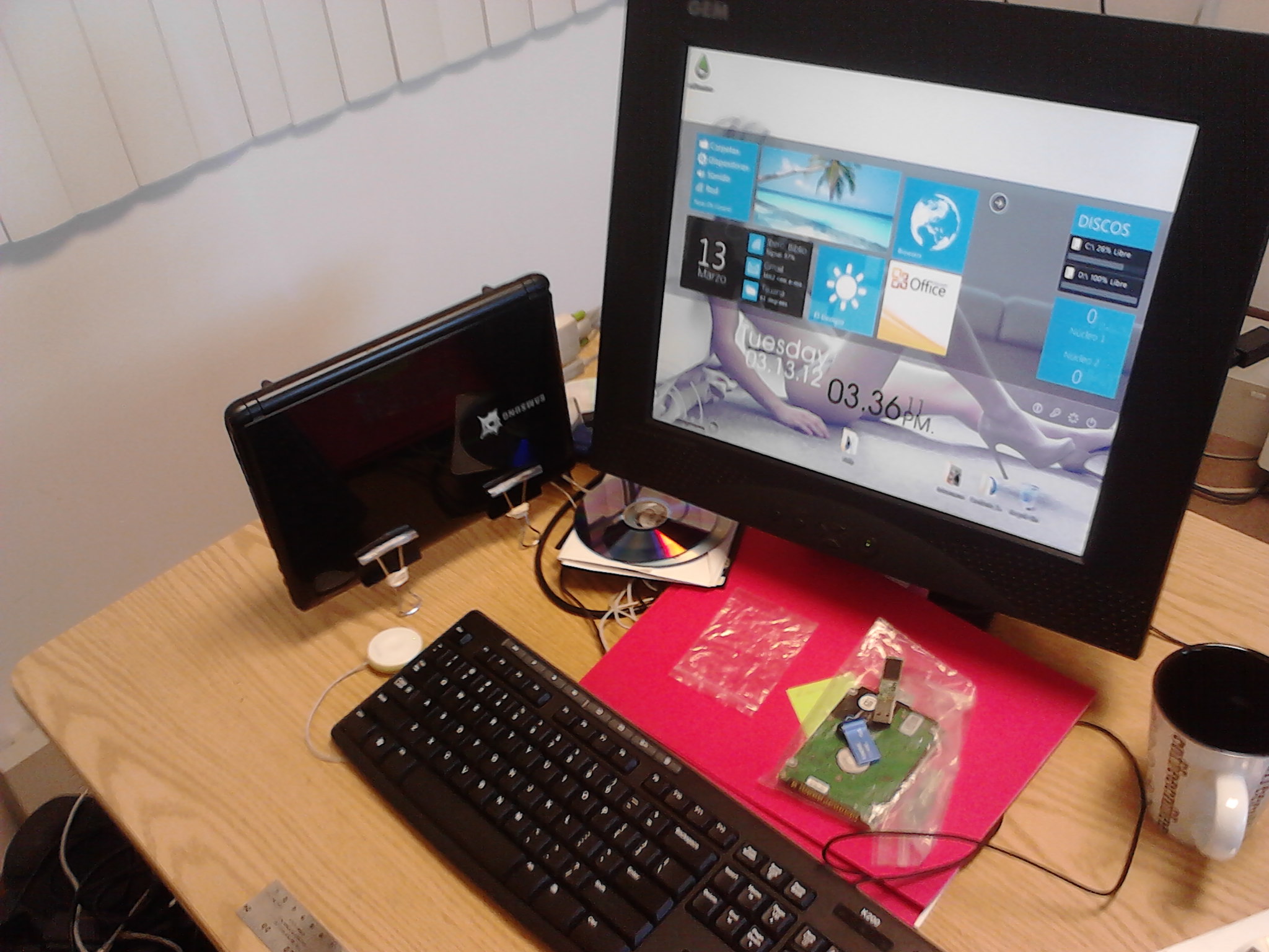 Butterfly Clipps Netbook Stand