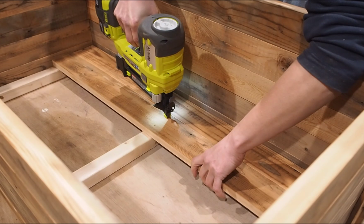 Reclaimed Wood Storage Chest : 7 Steps (with Pictures) - Instructables