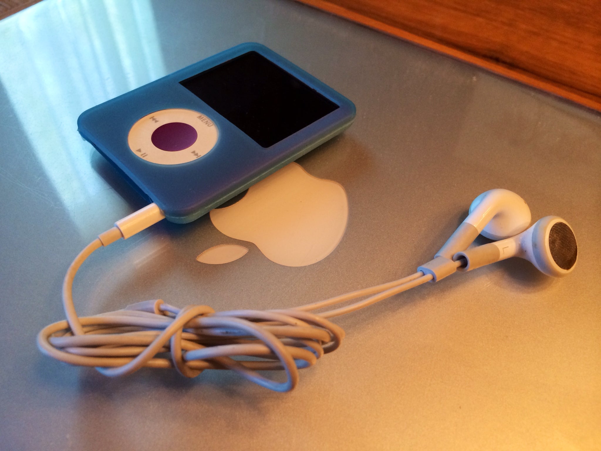 How to Wrap Headphones So They Don't Tangle Instructables