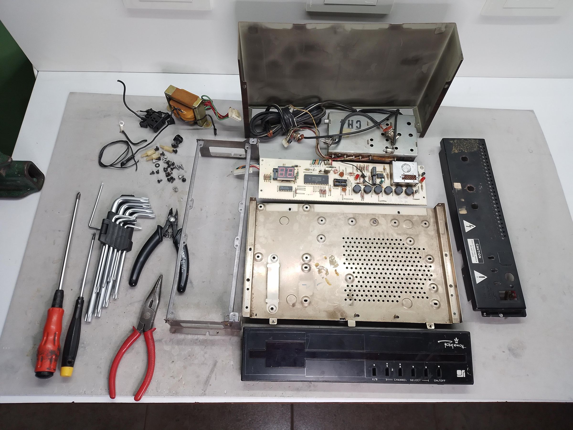 DIY Power Conditioner for Audio Built From an Old Cable Box 6 Steps