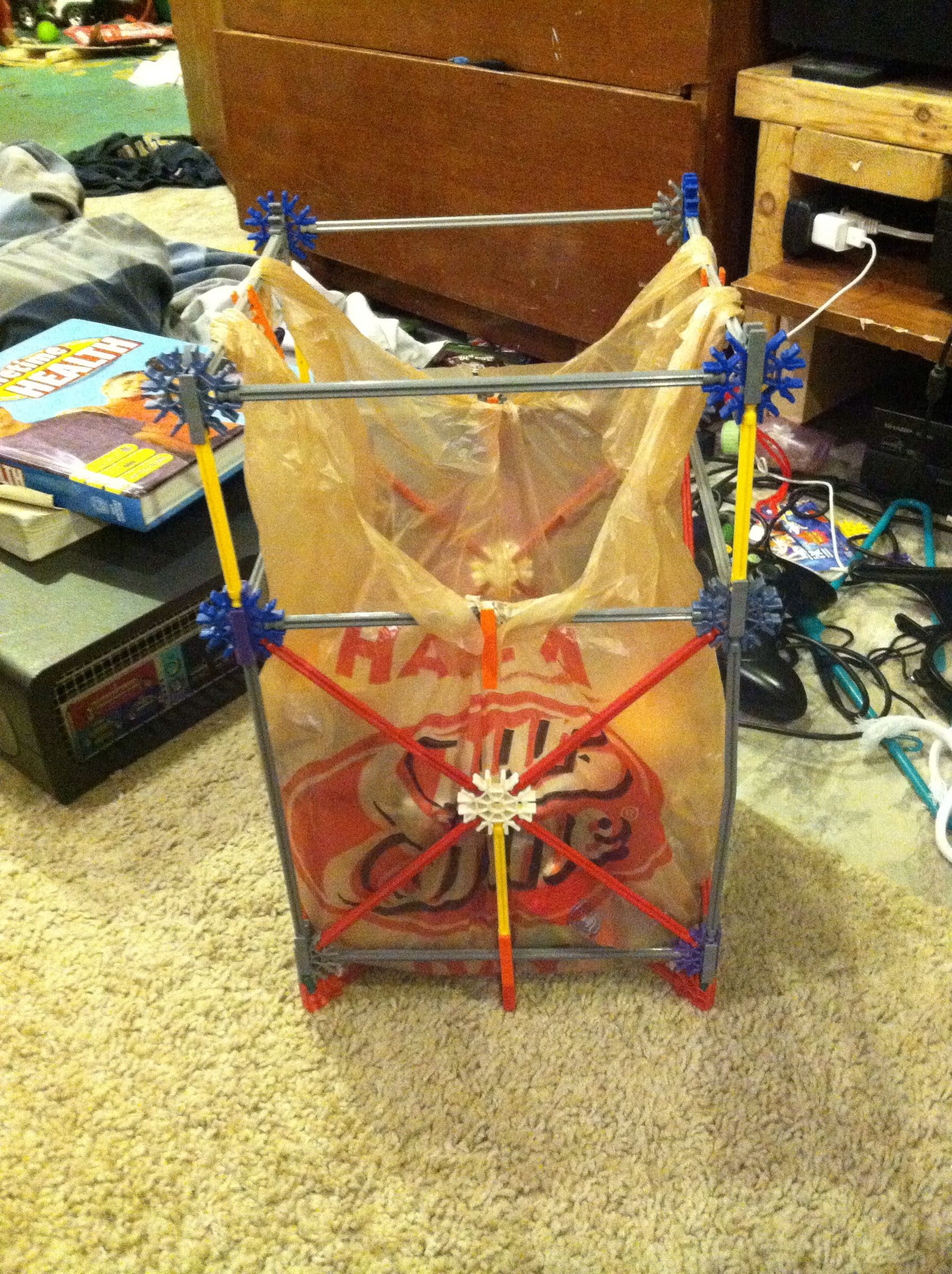 Simple K'nex Trash Can